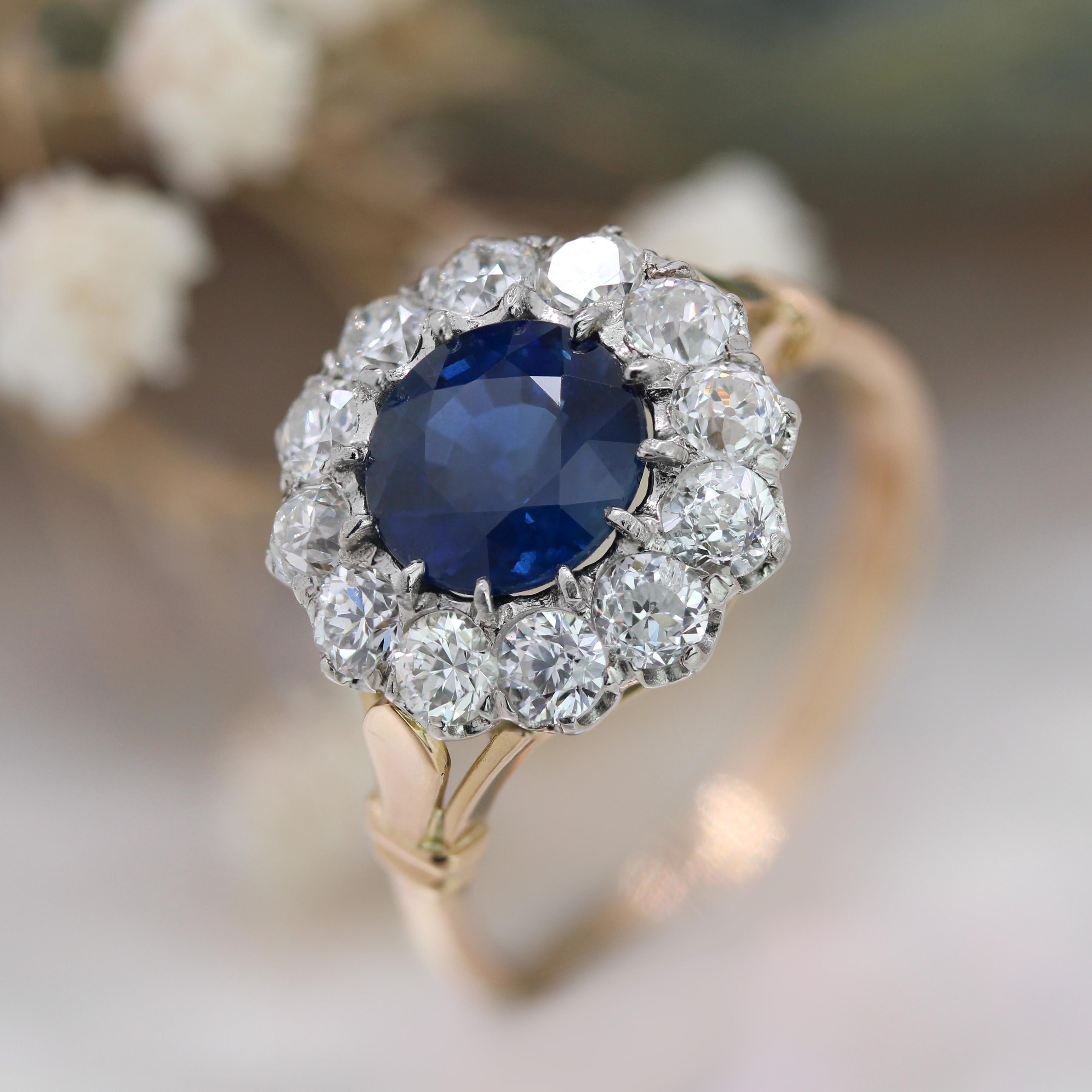 Anello a margherita in oro giallo 18 carati e platino con zaffiro e diamanti del XX secolo in vendita 3