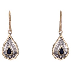 20e siècle Boucles d
oreilles pendantes en or jaune blanc 18 carats saphirs diamants
