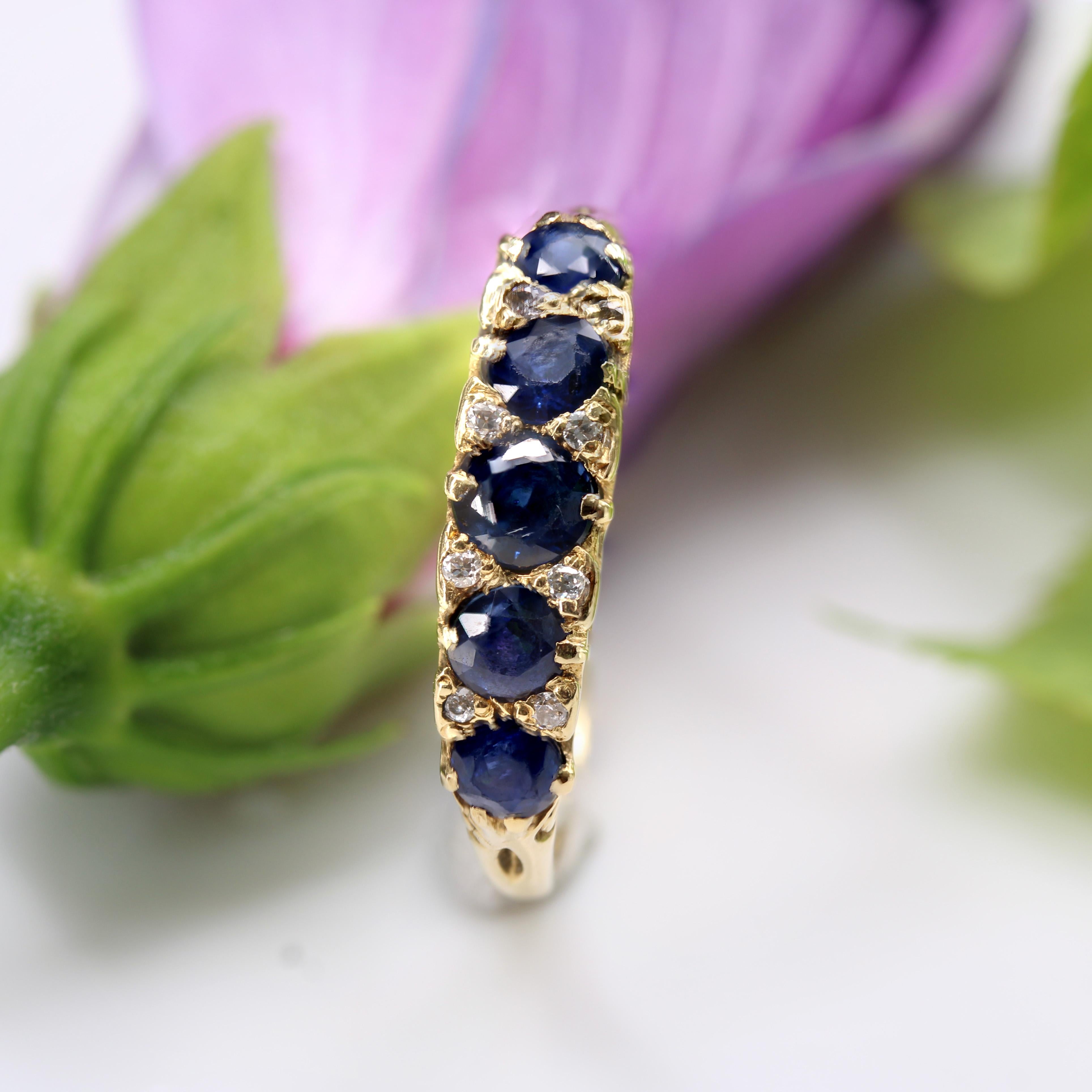 20ème siècle Bague jarretière en or jaune 18 carats saphirs diamants 4