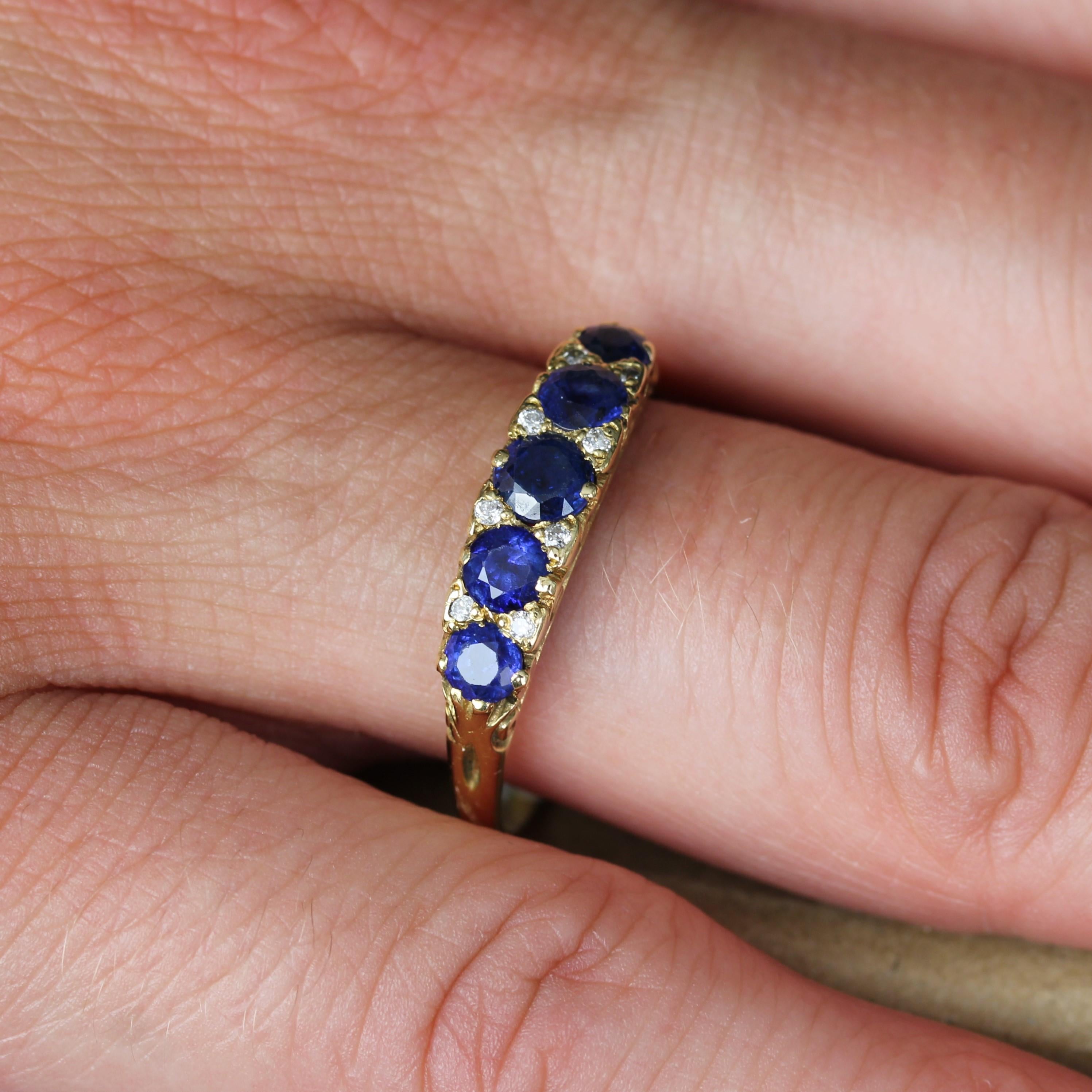 20ème siècle Bague jarretière en or jaune 18 carats saphirs diamants 6