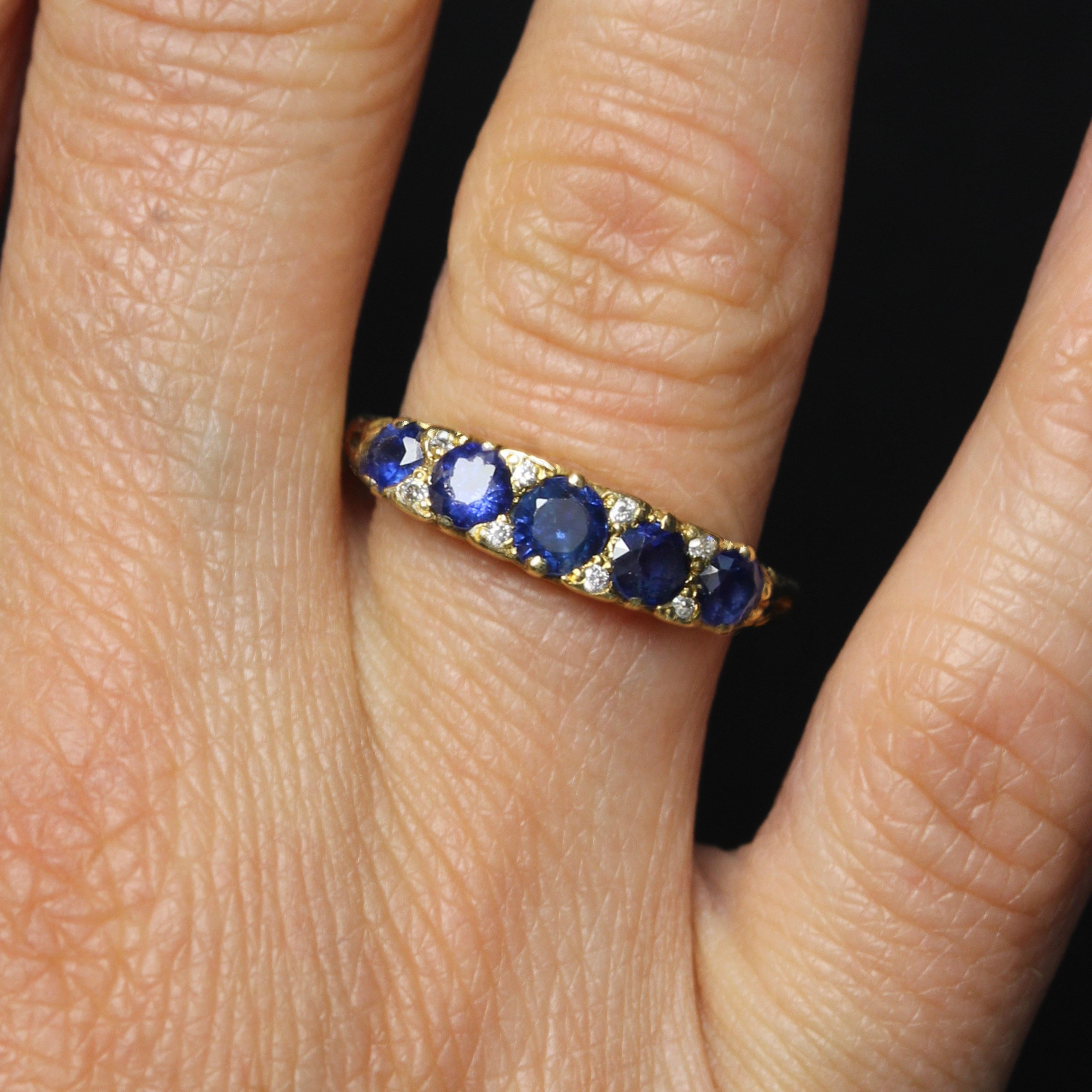  20ème siècle Bague jarretière en or jaune 18 carats saphirs diamants Pour femmes 
