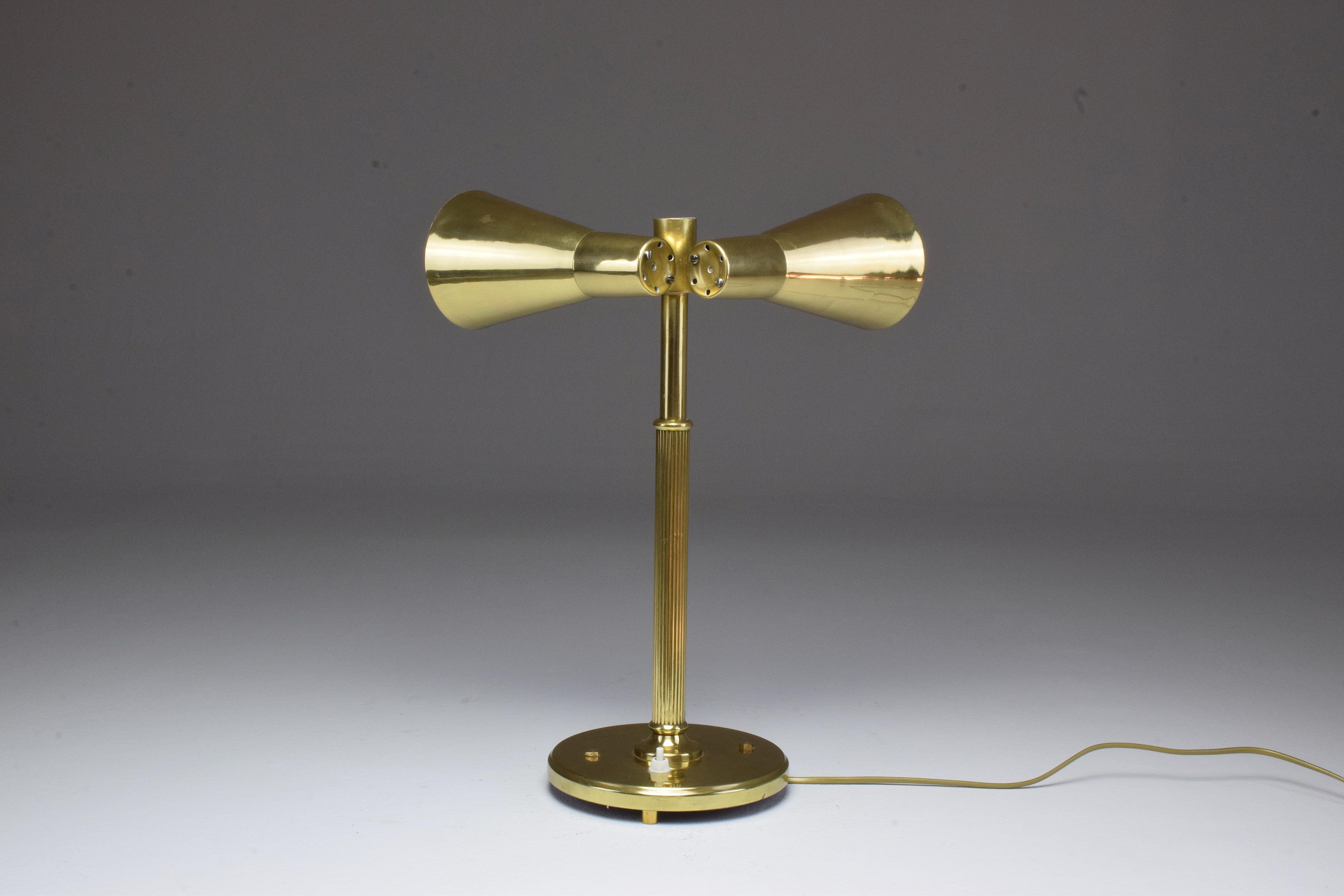 20th Century Scandinavian Brass Double Shade Table Lamp by Sønnico, 1960s In Good Condition In Paris, FR