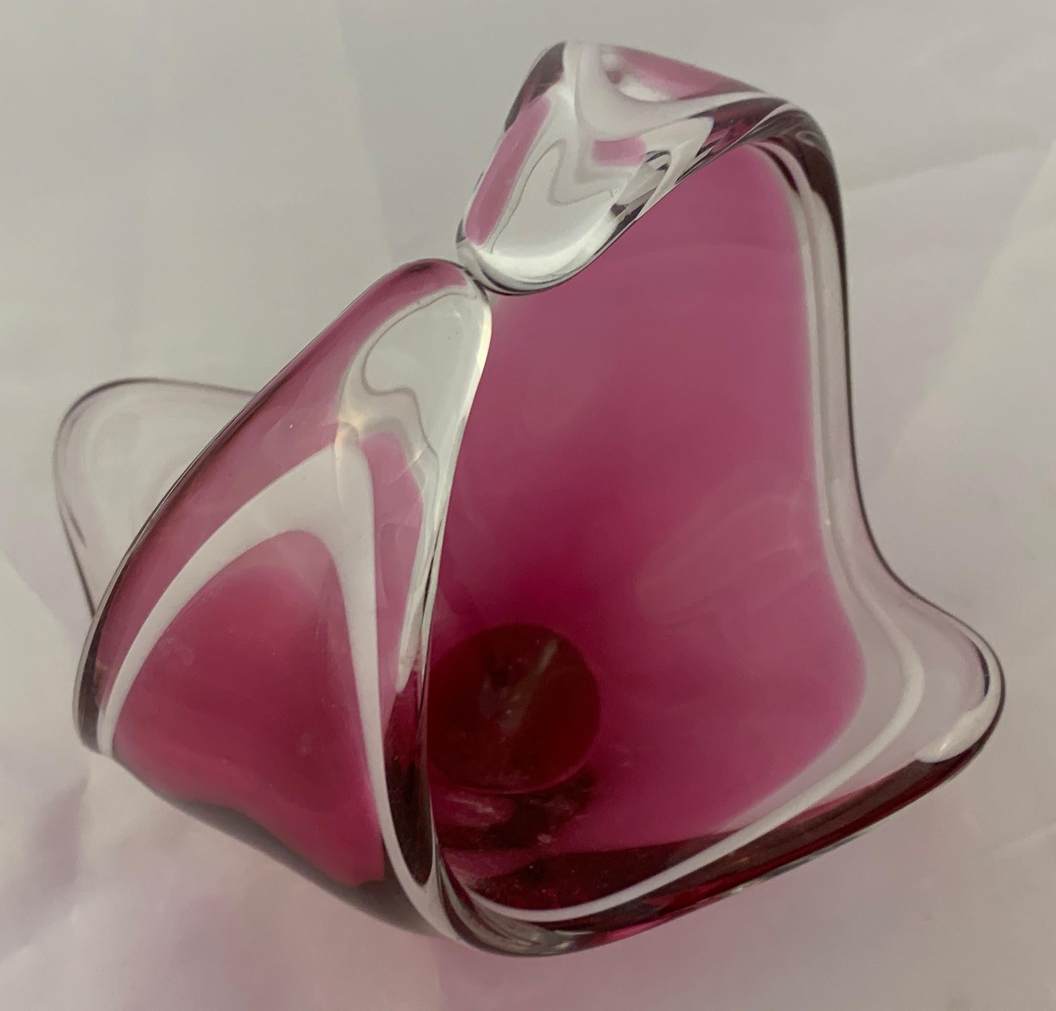 Rose-colored glass, with white background, Flygsfors manufacture, Sweden. Designer Paul Kedelv. Model Coquille, year 1950-1970. Marked on the base 1956.
