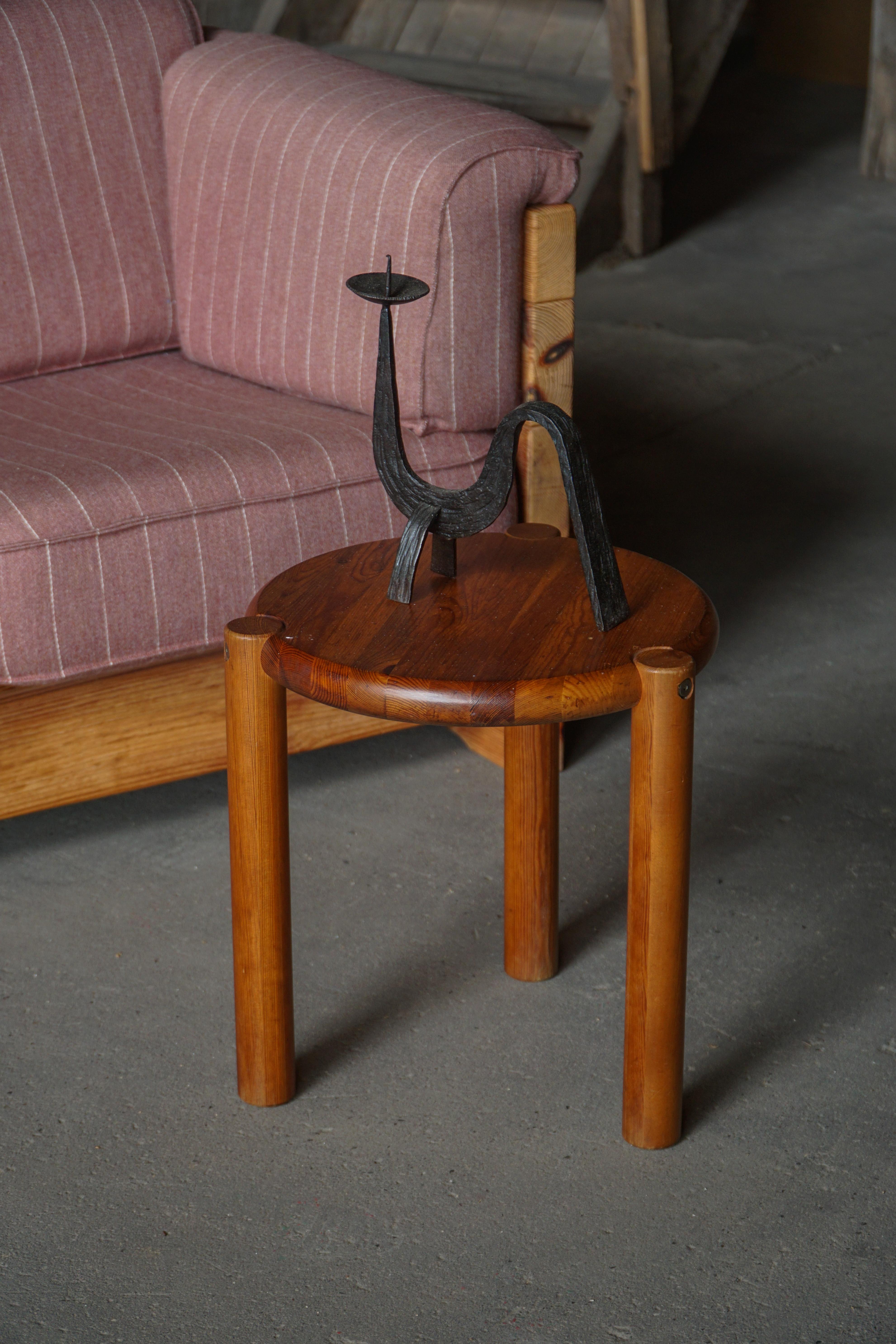 20e siècle, The Modern Scandinavian Tripod Stool with Circular Seat, 1970 en vente 4