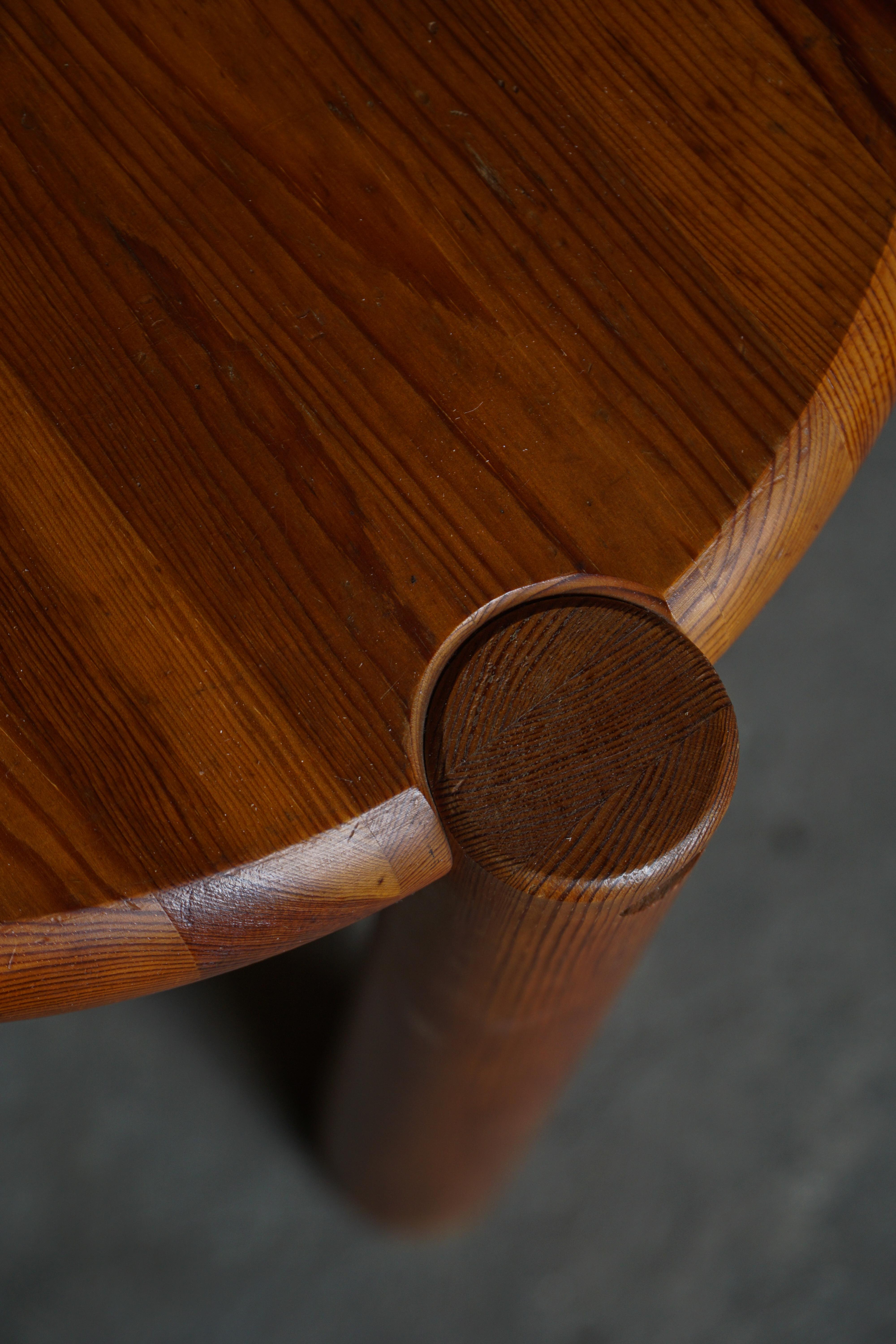 20e siècle, The Modern Scandinavian Tripod Stool with Circular Seat, 1970 en vente 5