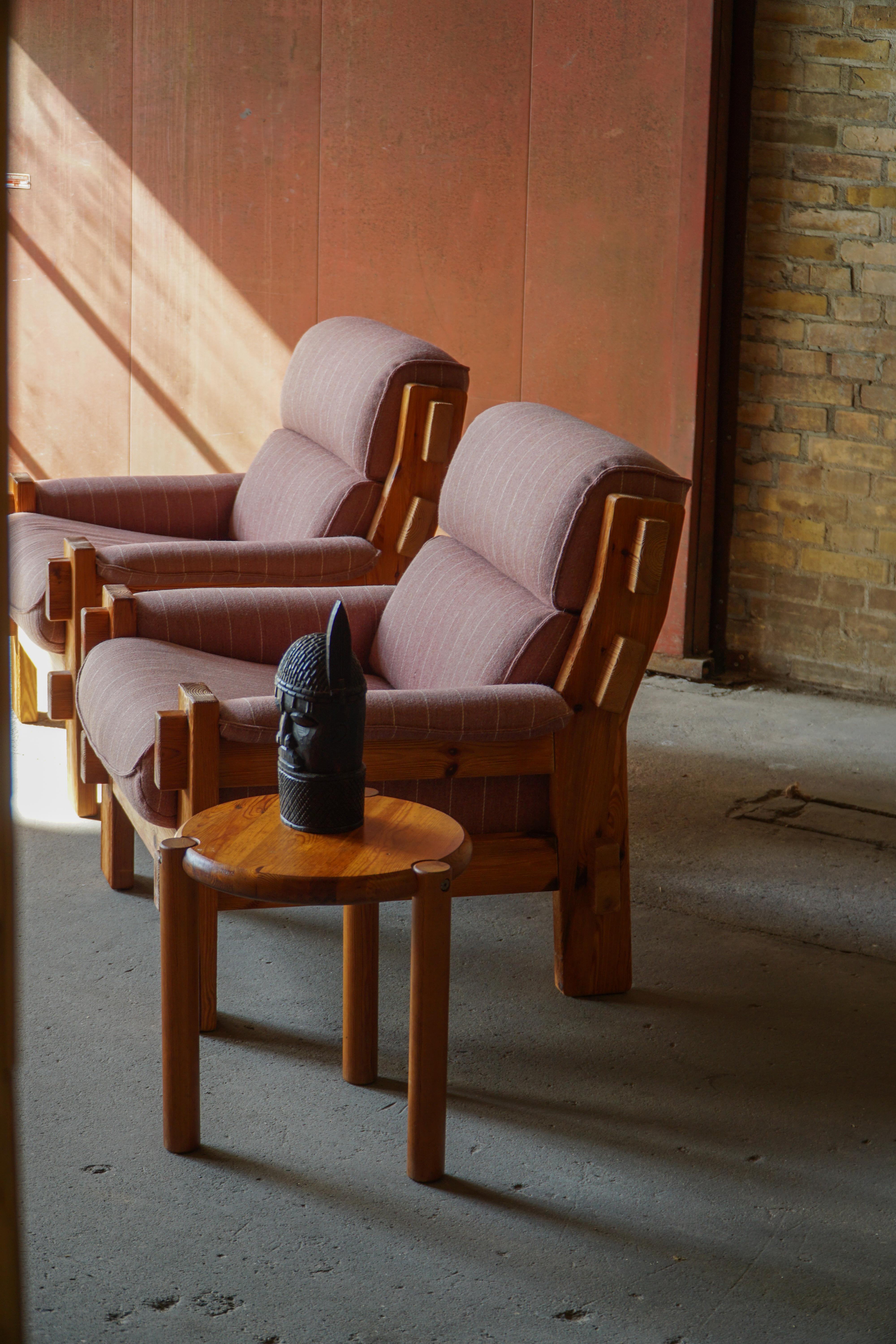 20e siècle, The Modern Scandinavian Tripod Stool with Circular Seat, 1970 en vente 8
