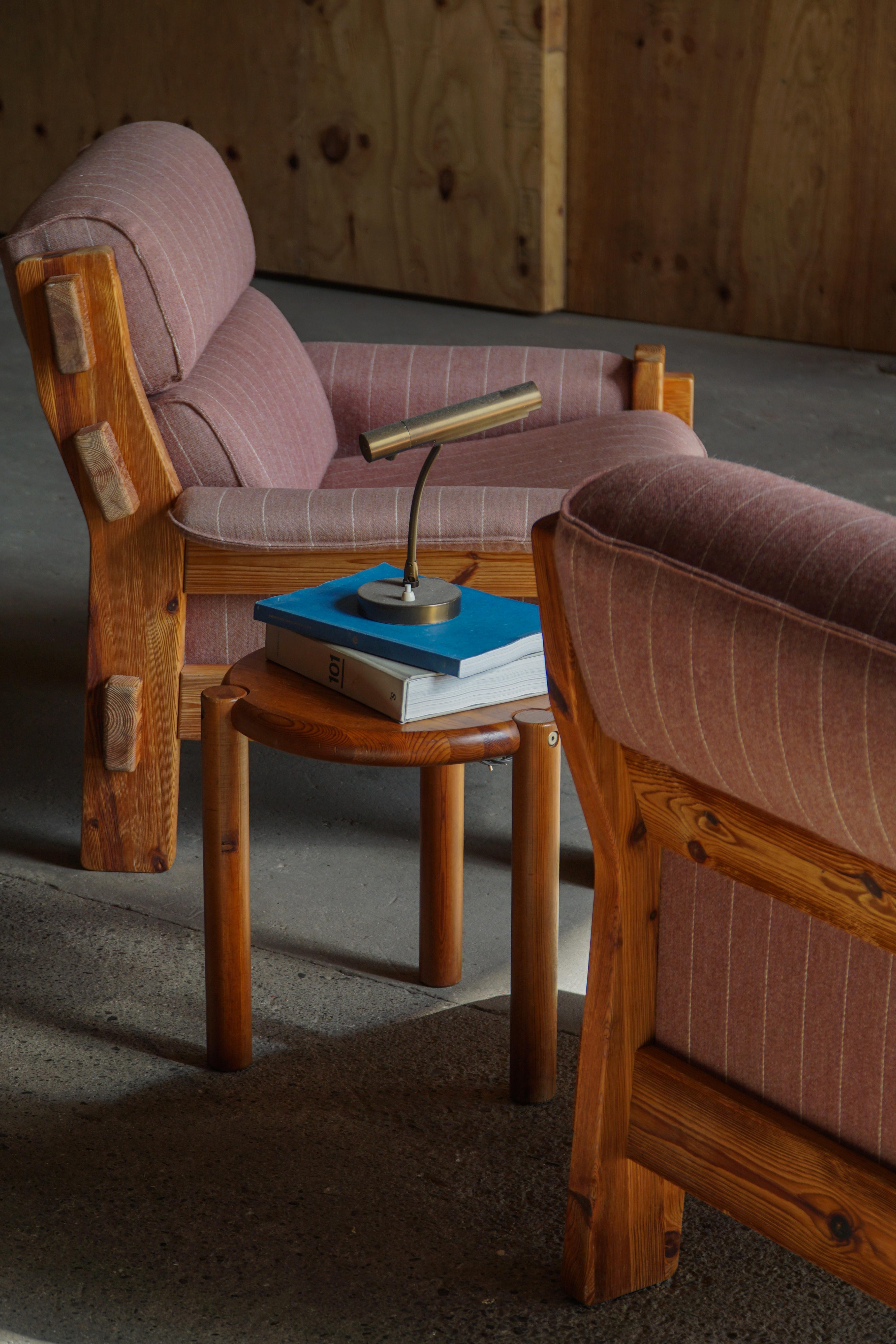 20e siècle, The Modern Scandinavian Tripod Stool with Circular Seat, 1970 en vente 9