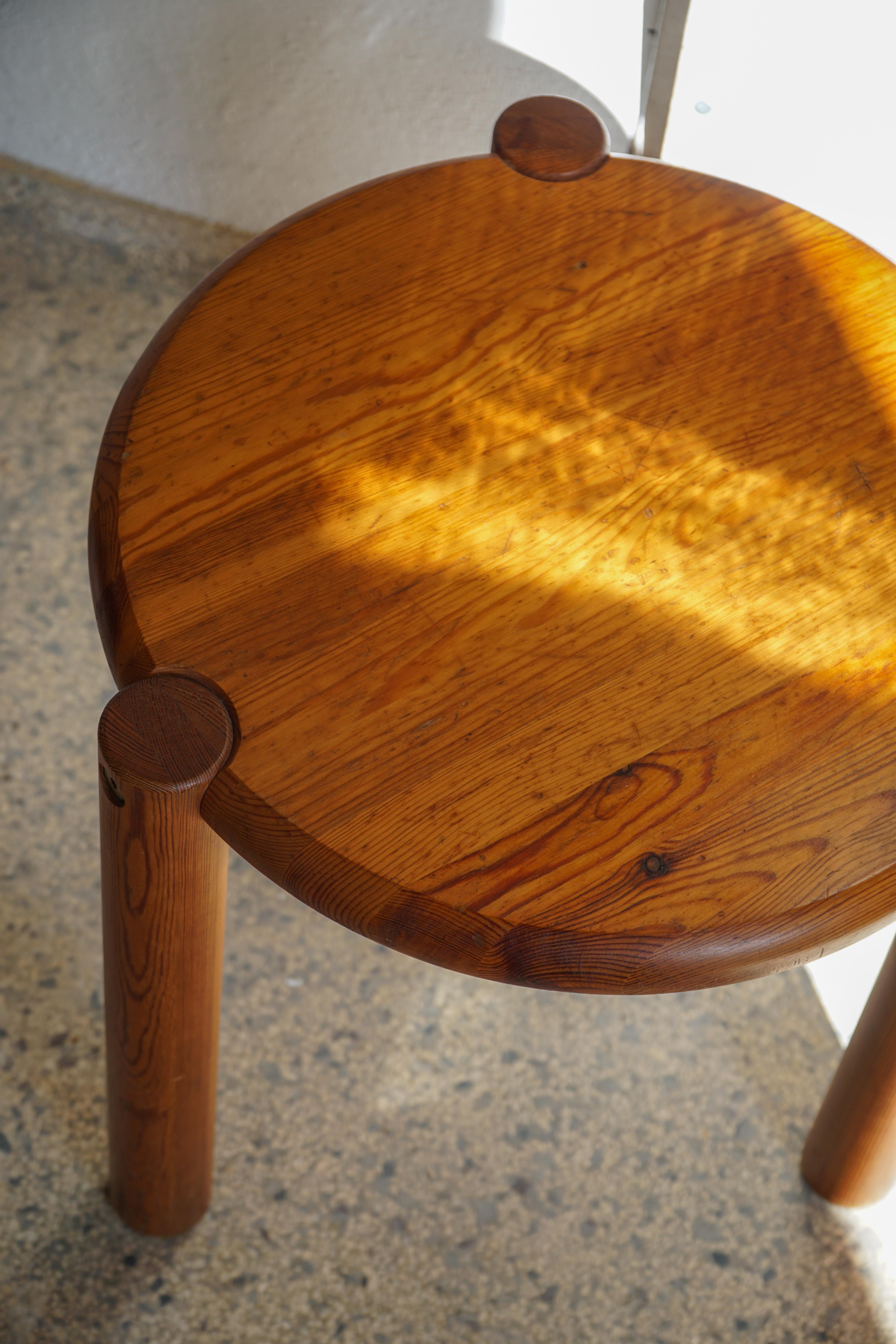 Scandinave moderne 20e siècle, The Modern Scandinavian Tripod Stool with Circular Seat, 1970 en vente