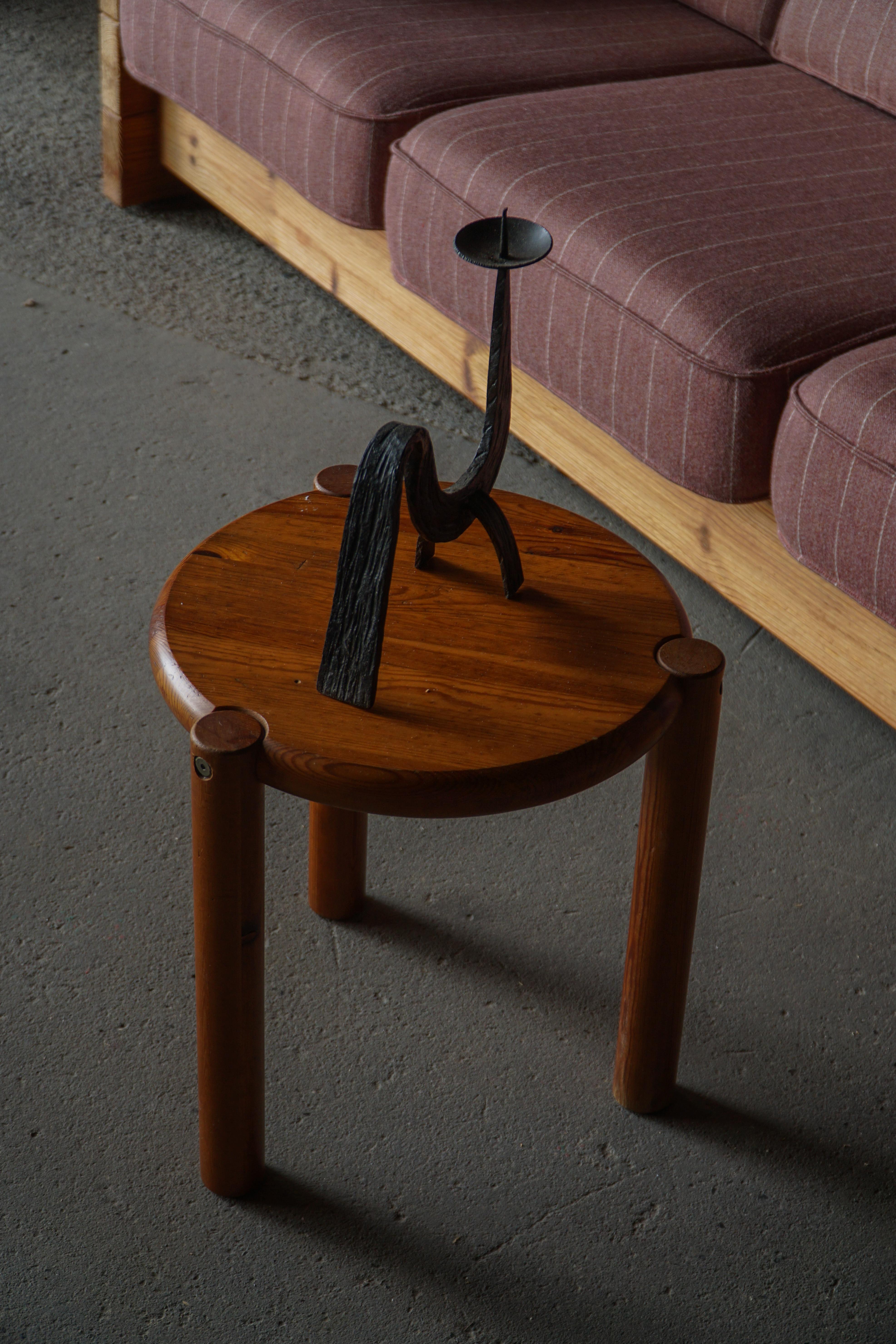 20ième siècle 20e siècle, The Modern Scandinavian Tripod Stool with Circular Seat, 1970 en vente