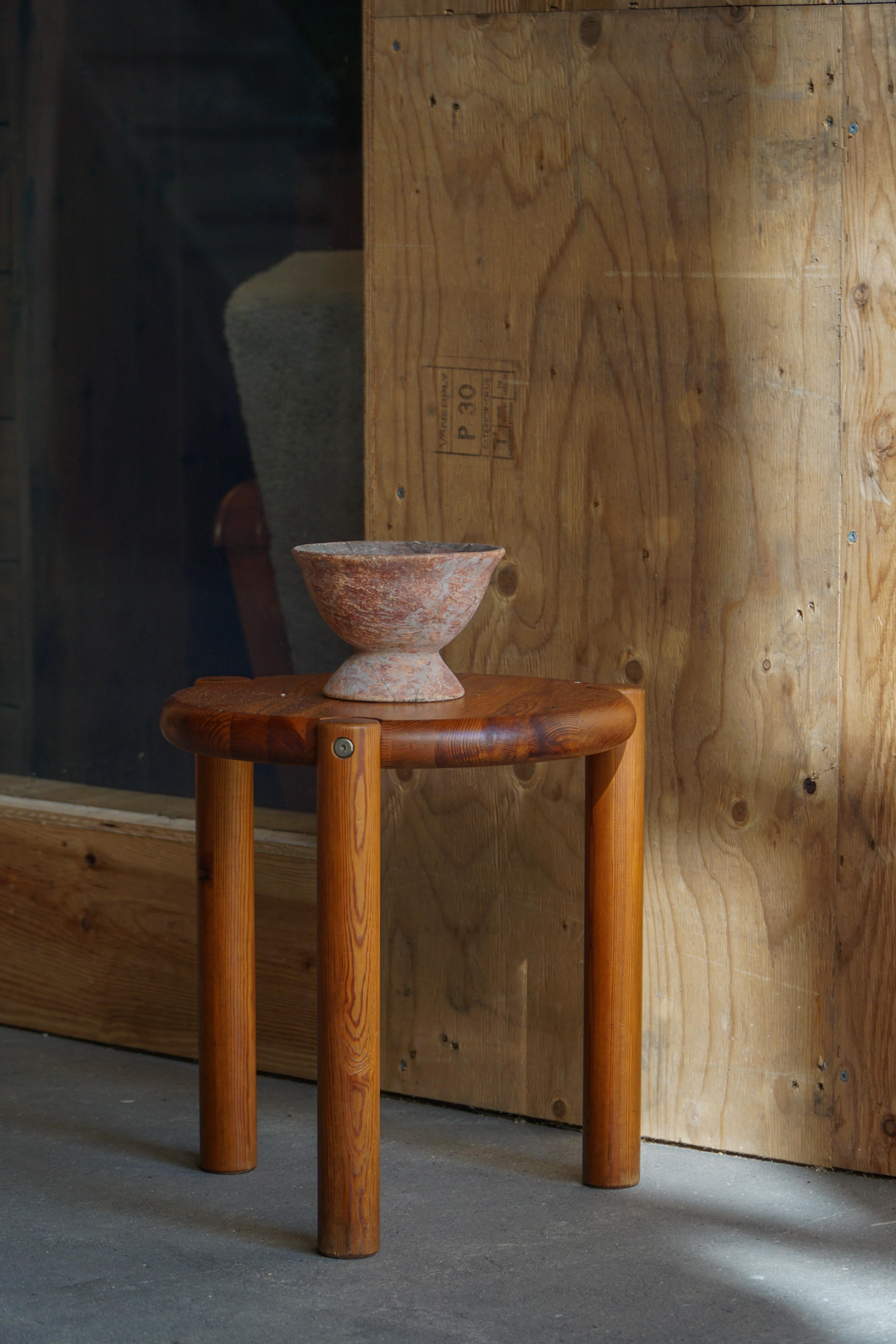 20e siècle, The Modern Scandinavian Tripod Stool with Circular Seat, 1970 en vente 1
