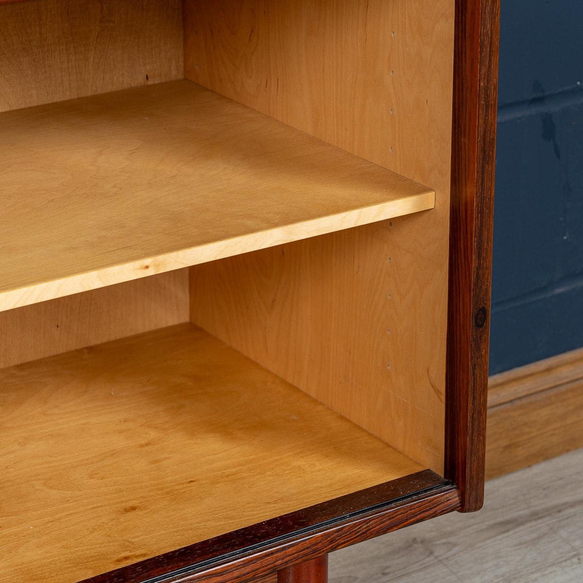 Skandinavisches Sideboard aus Rosenholz des 20. Jahrhunderts von Troeds Of Bjarnum, Schweden, ca. 1960 im Angebot 12