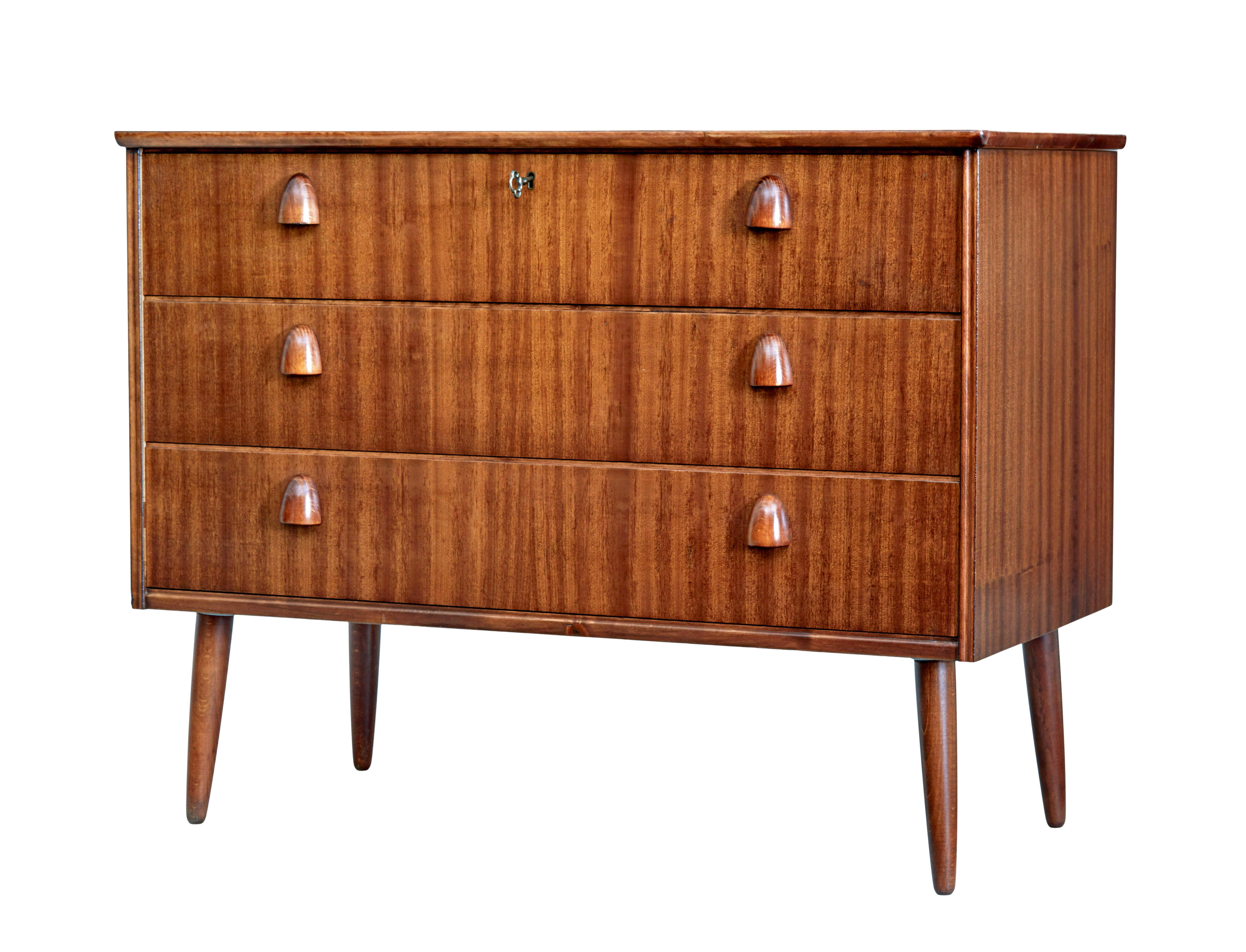 Cassettiera scandinava in teak del XX secolo in vendita 1