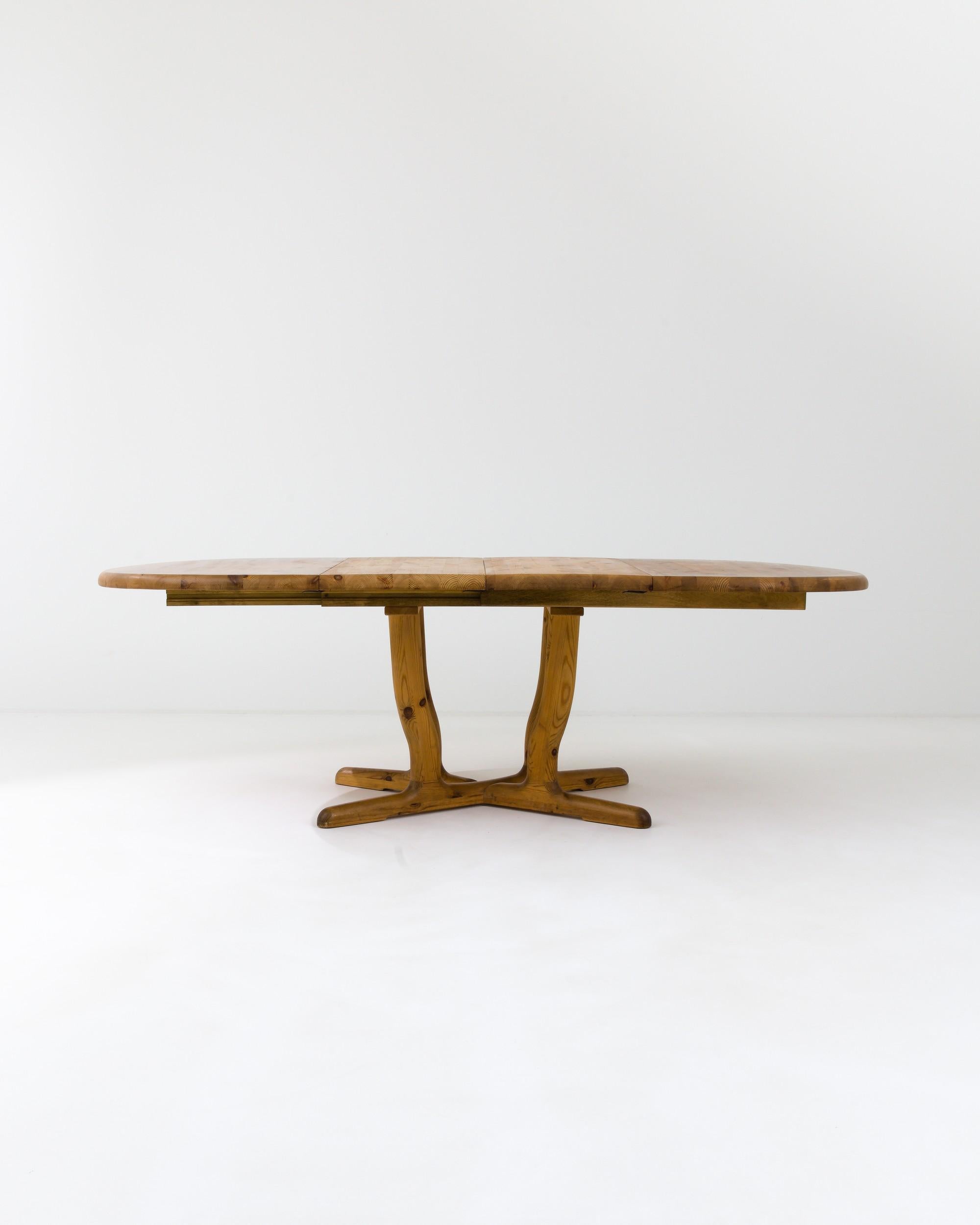 20th Century Scandinavian Wooden Extendable Dining Table For Sale 6