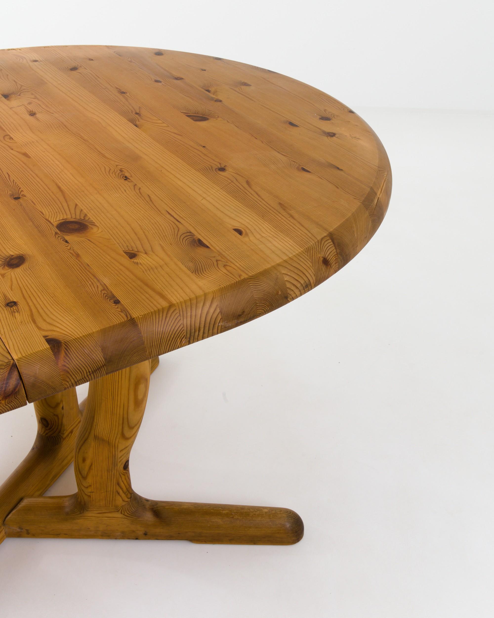 20th Century Scandinavian Wooden Extendable Dining Table For Sale 7