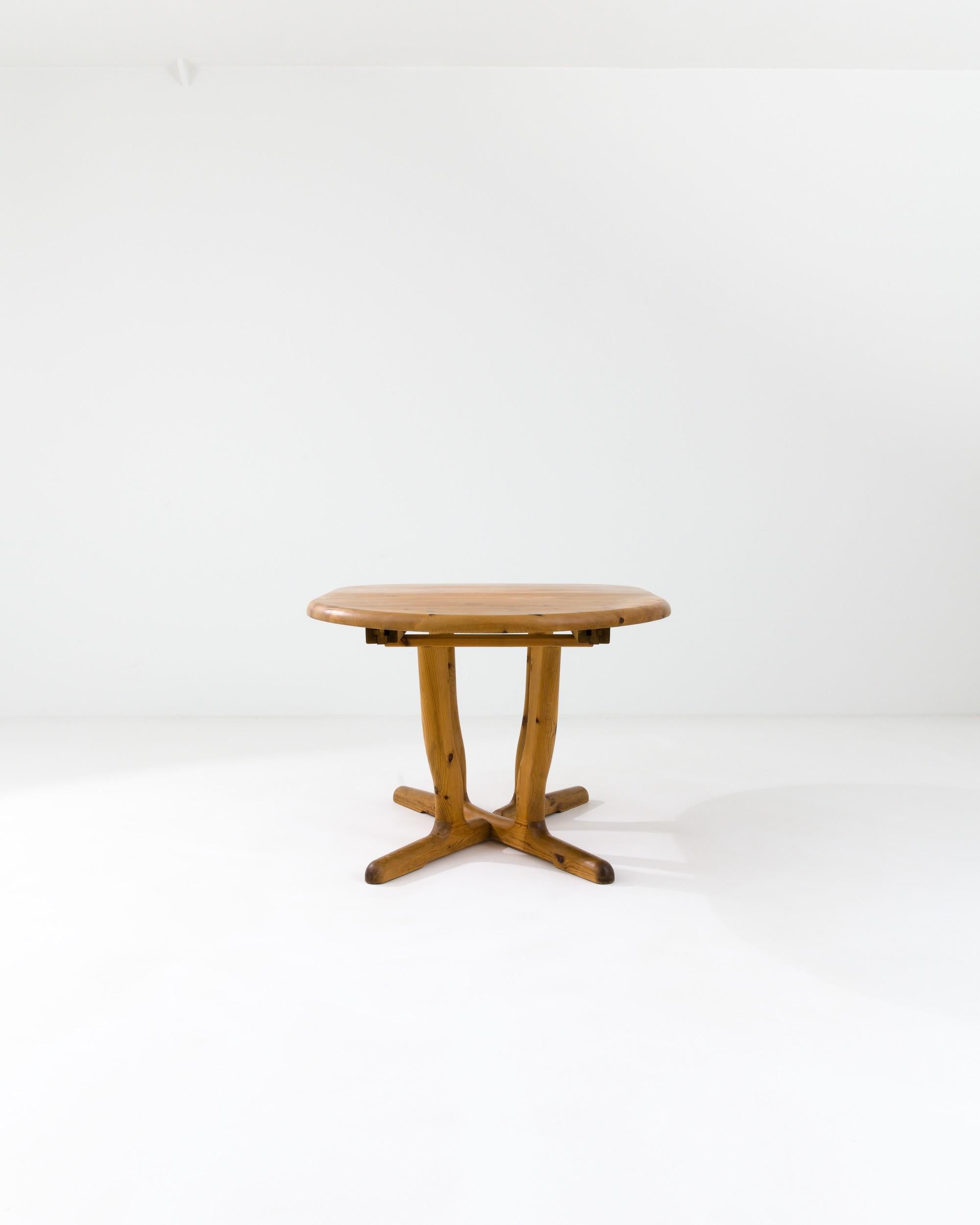 20th Century Scandinavian Wooden Extendable Dining Table For Sale 1