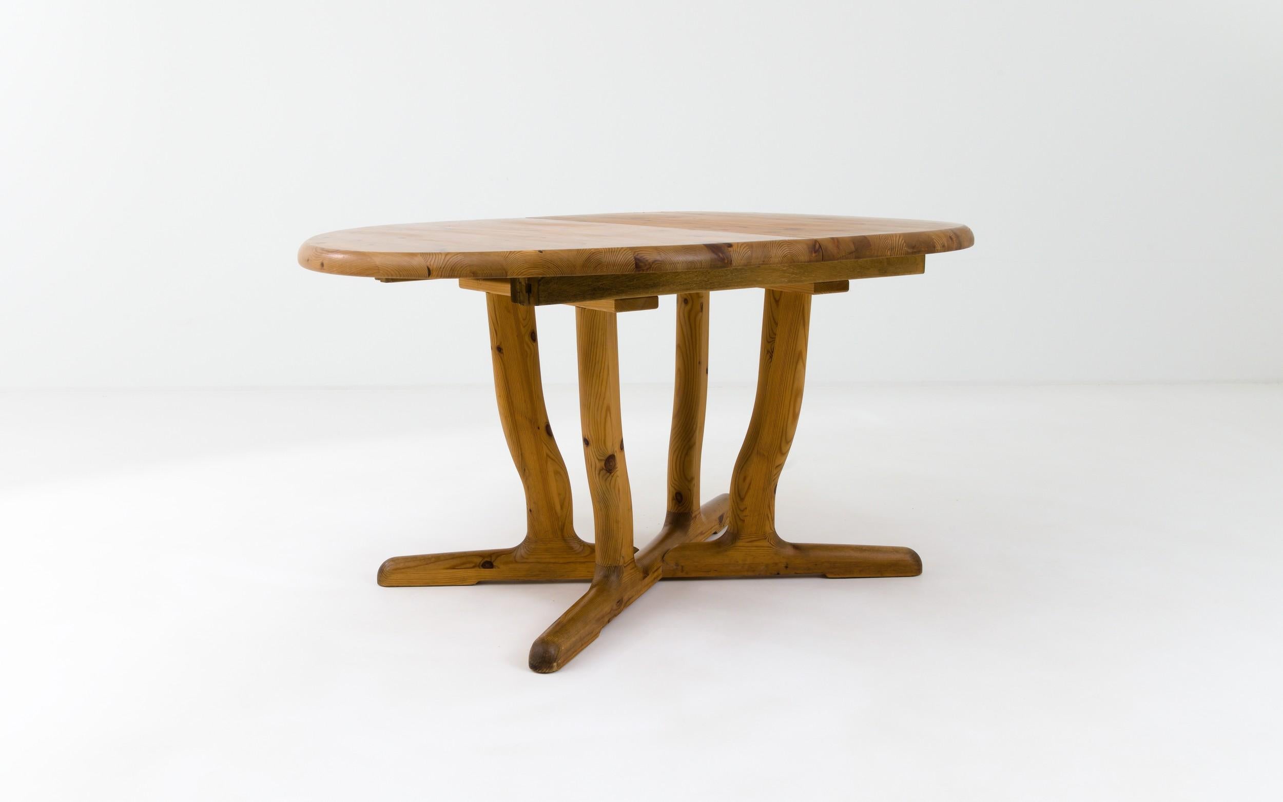 20th Century Scandinavian Wooden Extendable Dining Table For Sale 4