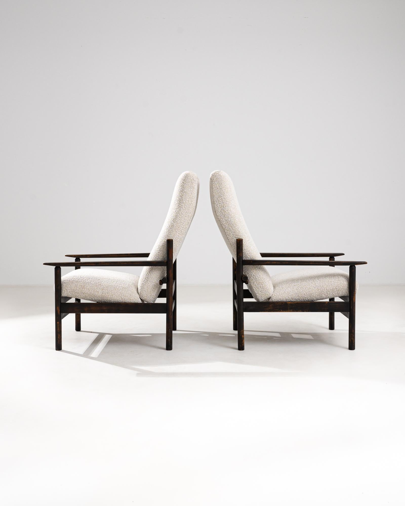 Tappezzeria Poltrone Foldes in legno scandinave del XX secolo, una coppia in vendita