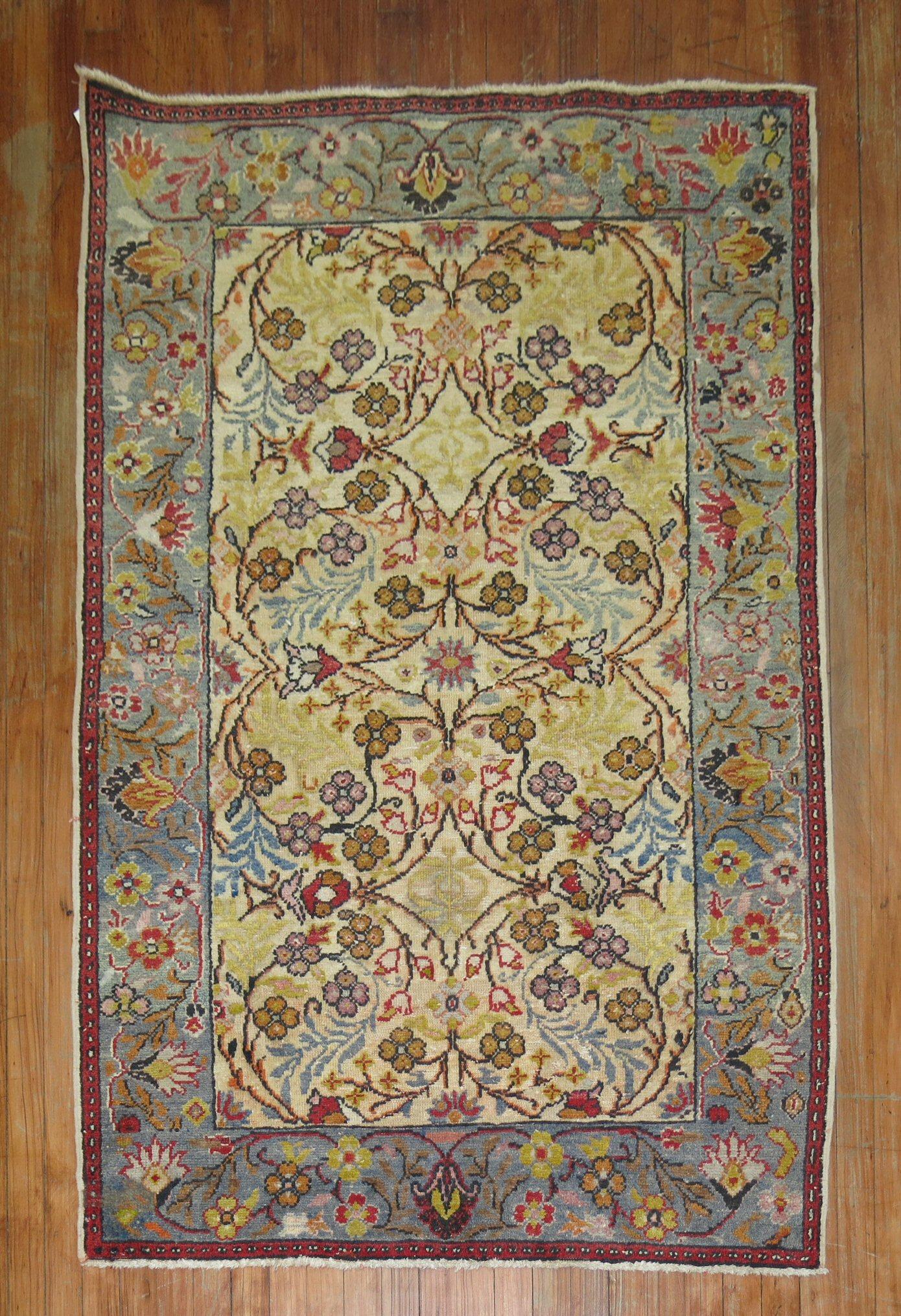 Mid-20th Century Turkish Rug with an elegant floral design throoughout.

Measures: 3'9'' x 5'6''