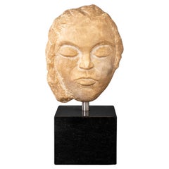 Scultura di testa in pietra scolpita della scuola del XX secolo