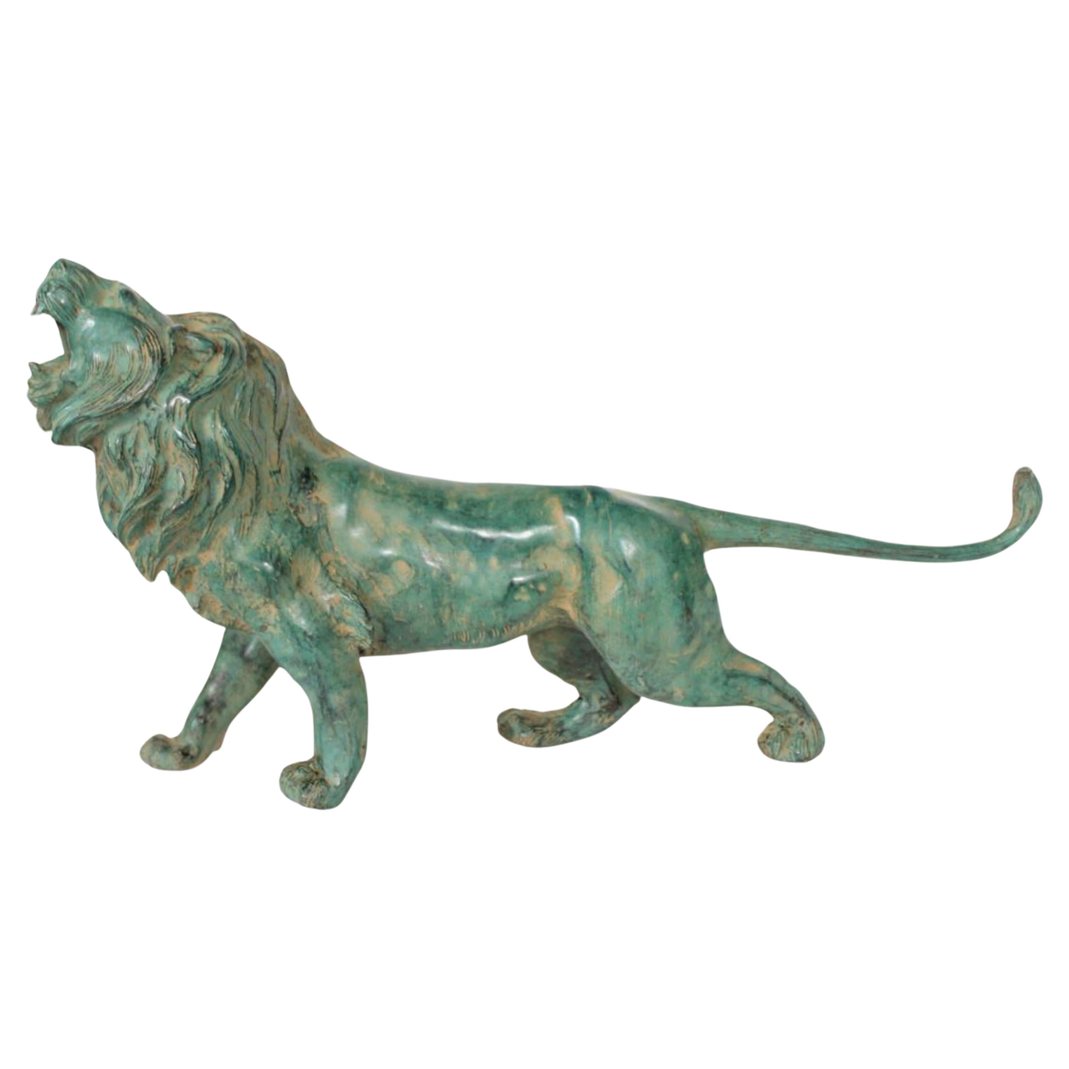 Escultura "León rugiente" de la Escuela del Siglo XX