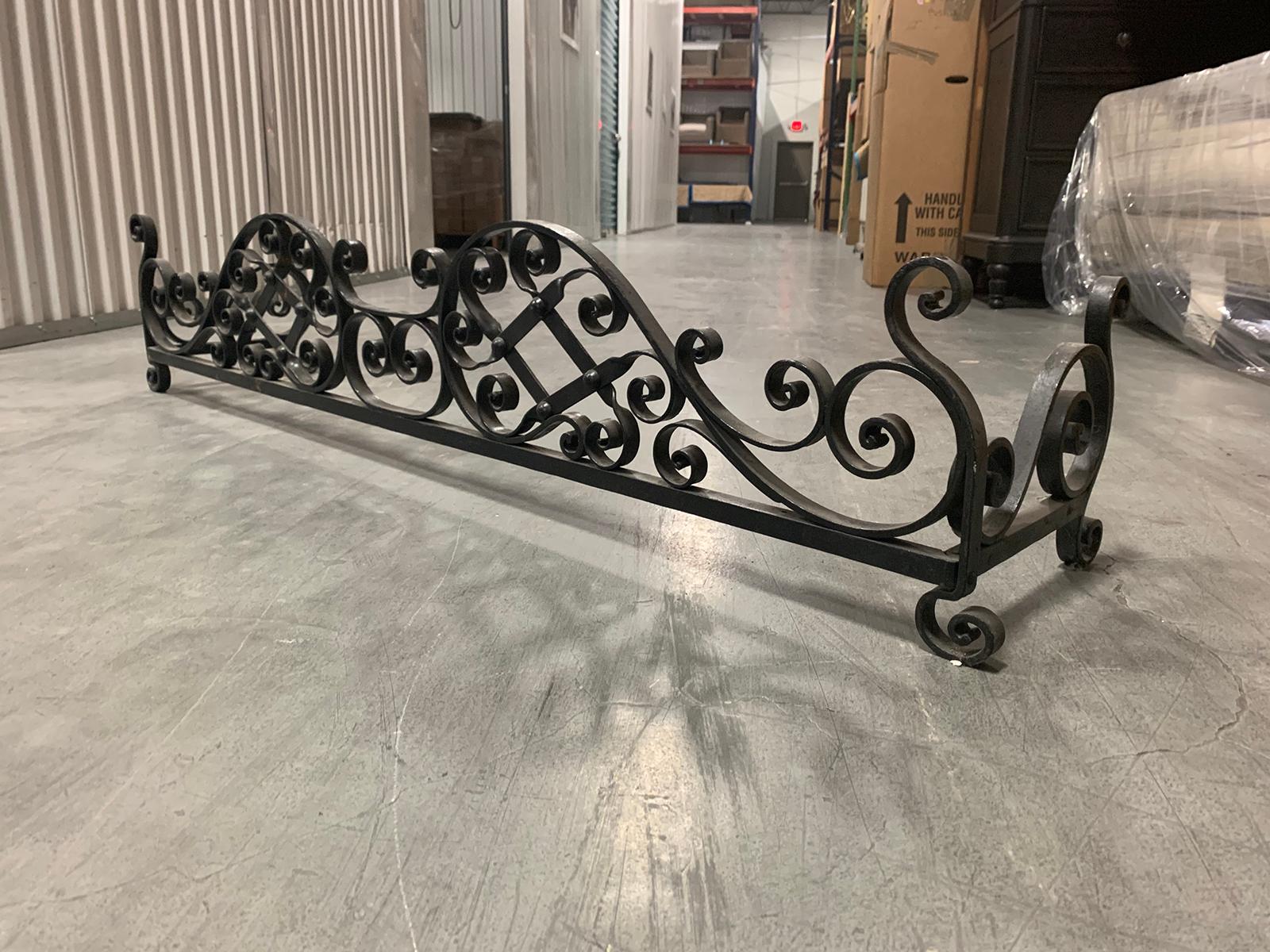 20th Century Scrolled Iron Fireplace Fender In Good Condition For Sale In Atlanta, GA