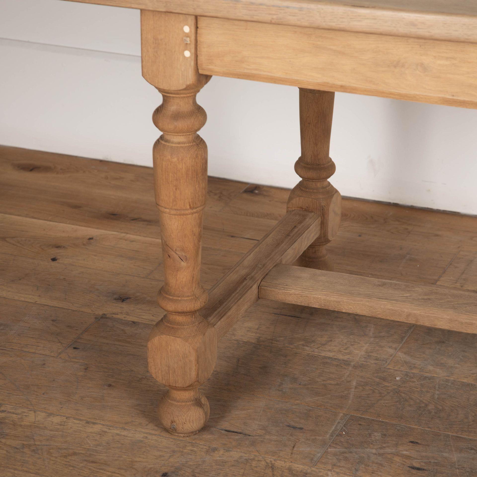 Table de ferme du 20e siècle en chêneublé avec pieds tournés Bon état - En vente à Gloucestershire, GB