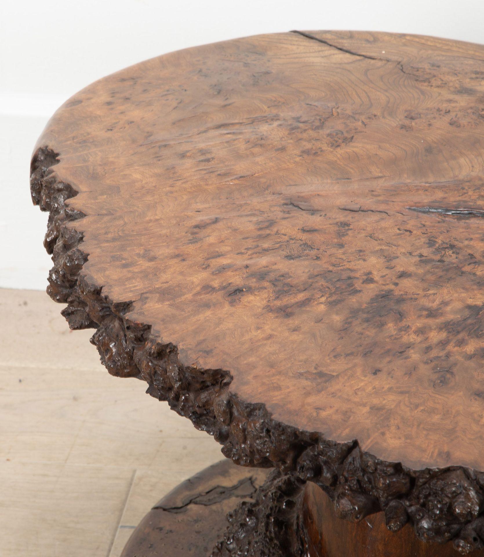 Table basse sculpturale en loupe d'orme du 20e siècle en vente 5