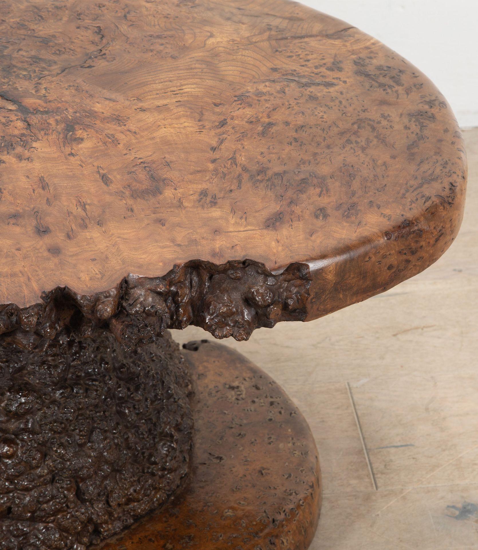 Table basse sculpturale en loupe d'orme du 20e siècle en vente 6