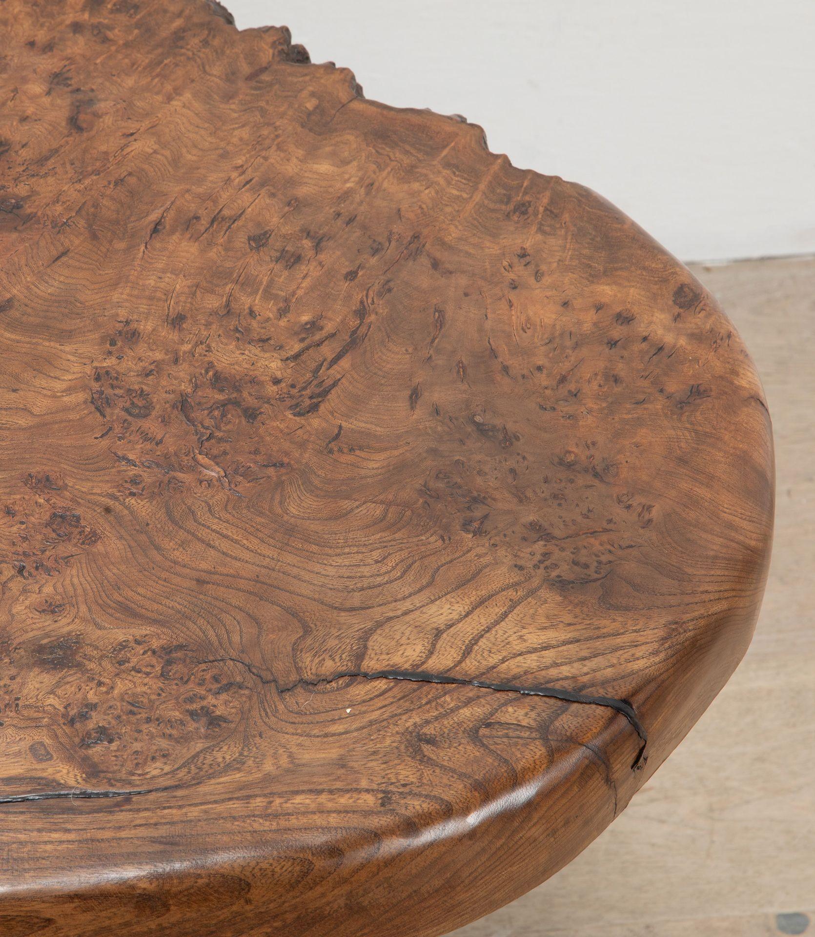 Table basse sculpturale en loupe d'orme du 20e siècle Bon état - En vente à Gloucestershire, GB