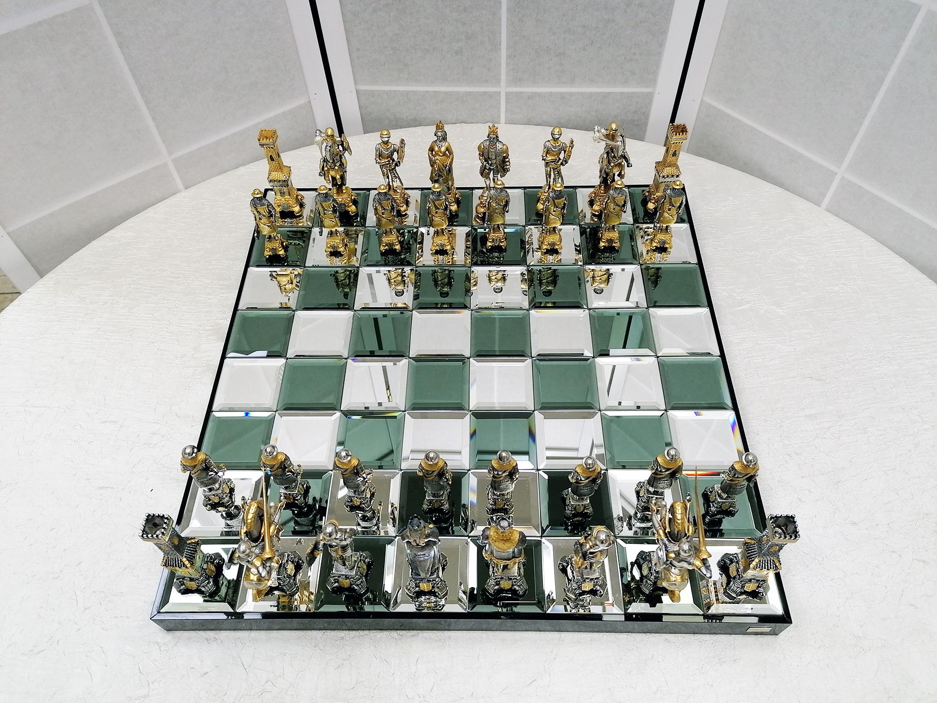 Skulpturales italienisches Schachspiel des 20. Jahrhunderts (Mittelalterlich) im Angebot