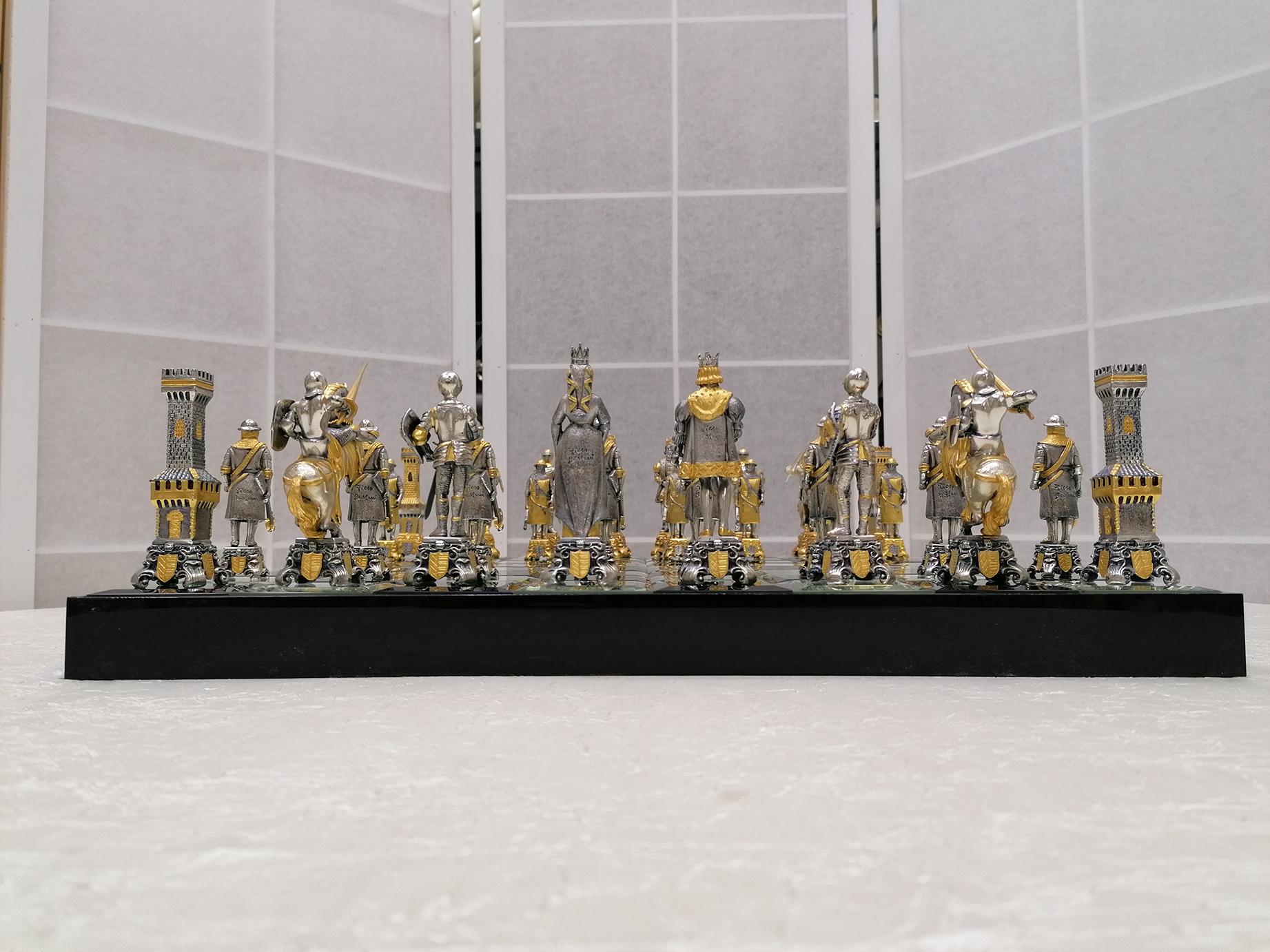 Doré Jeu d'échecs italien sculptural italien du 20ème siècle en vente