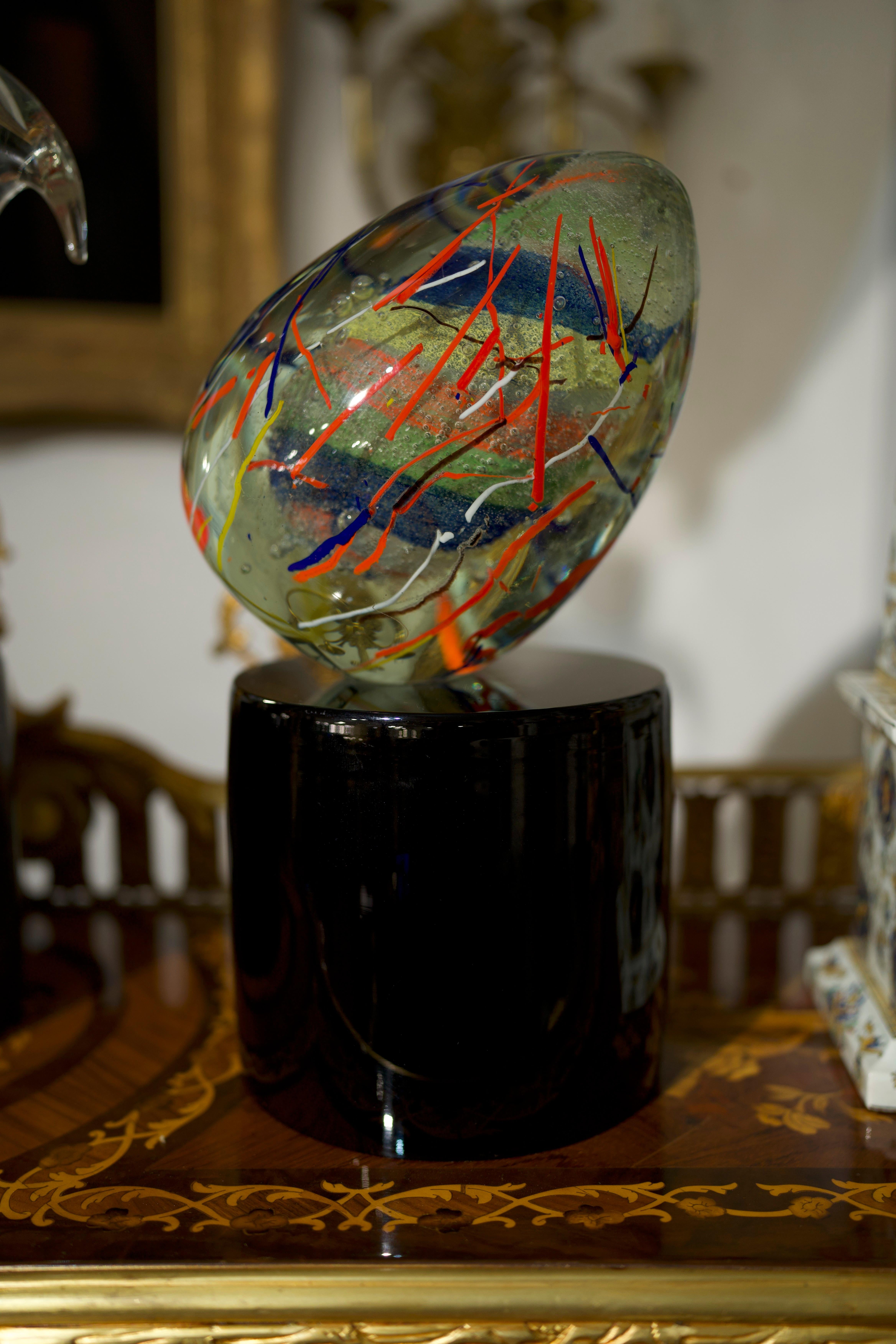 20ième siècle Œuf sculpturale en verre de Murano du 20ème siècle sur socle en bronze en vente