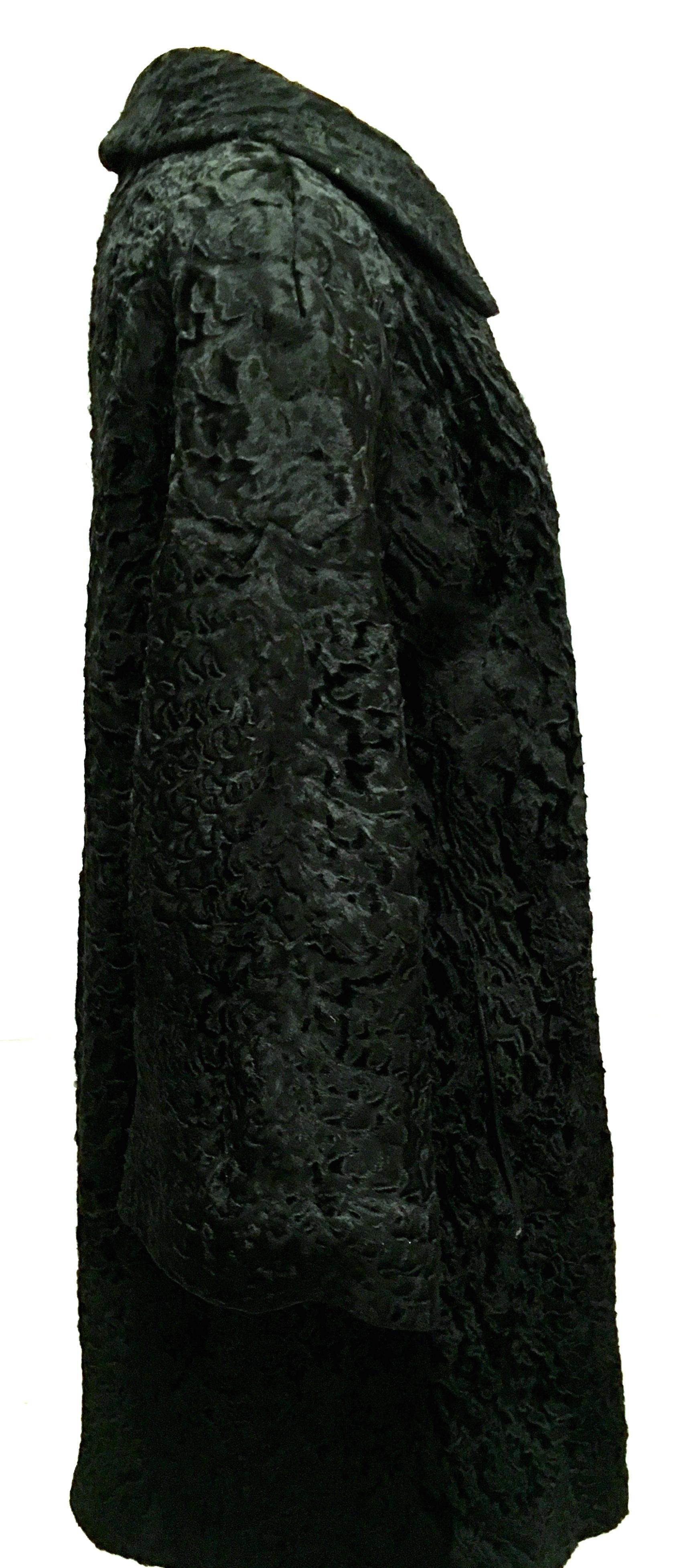20th Century Sculptural Persian Jet Black Lamb Fur Swing Car Coat In Good Condition For Sale In West Palm Beach, FL