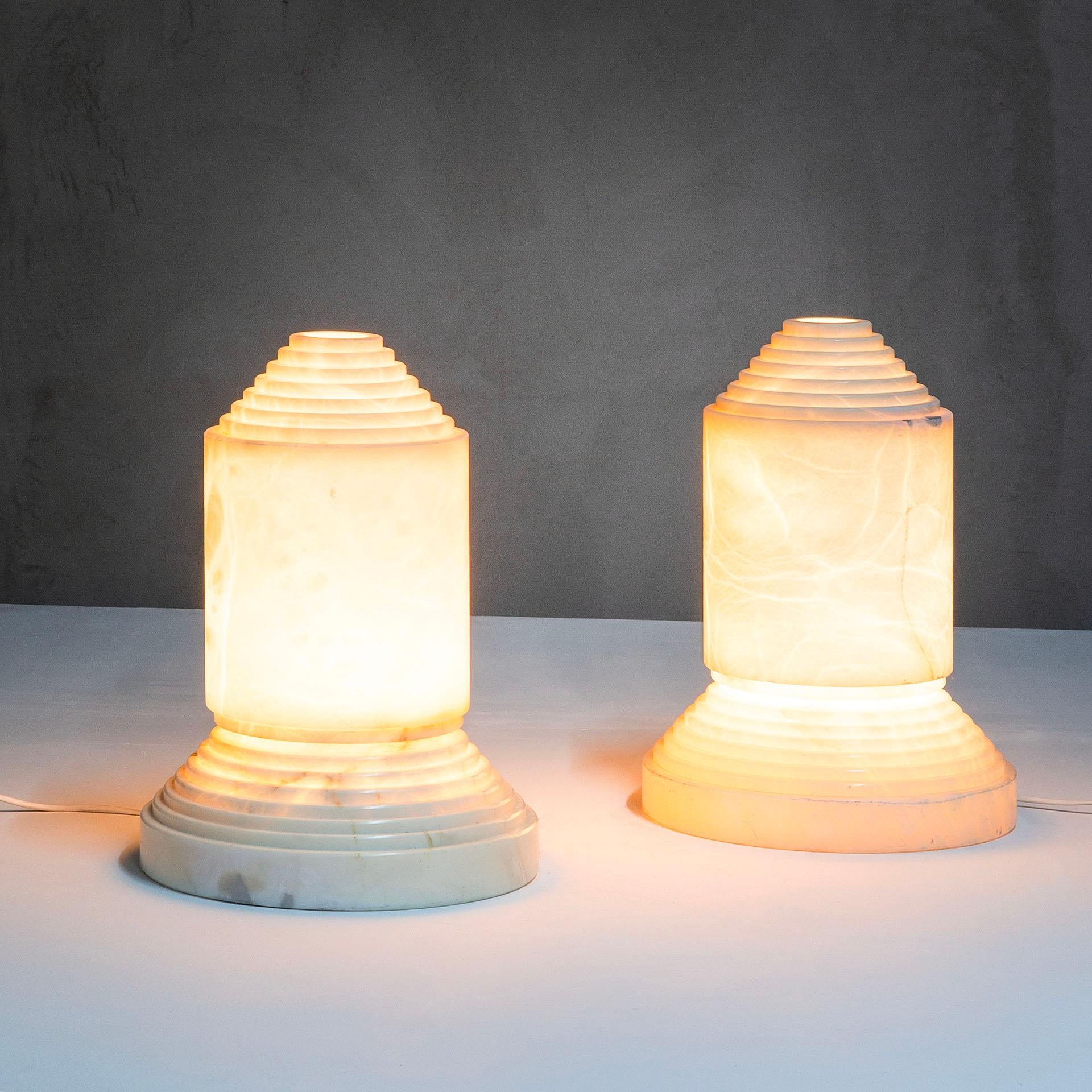 Mid-Century Modern 20th Century Sergio Asti Pair of Table Lamps in White Marble, 70s For Sale