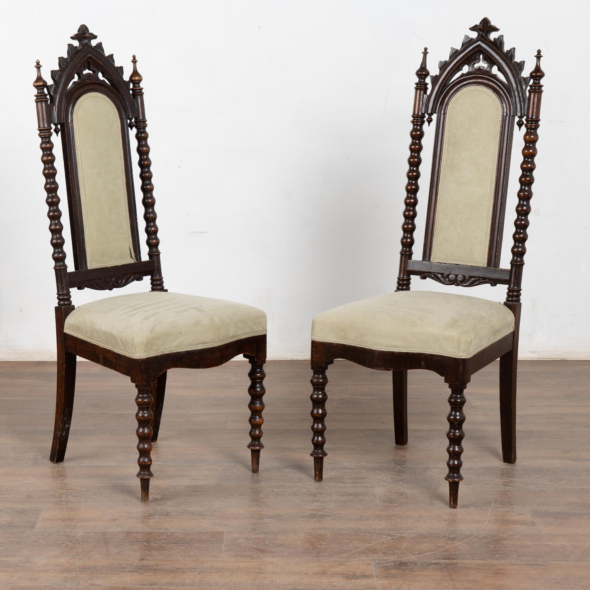 Set di 12 sedie da pranzo gotiche in Oak del XX secolo, Svezia in vendita 3