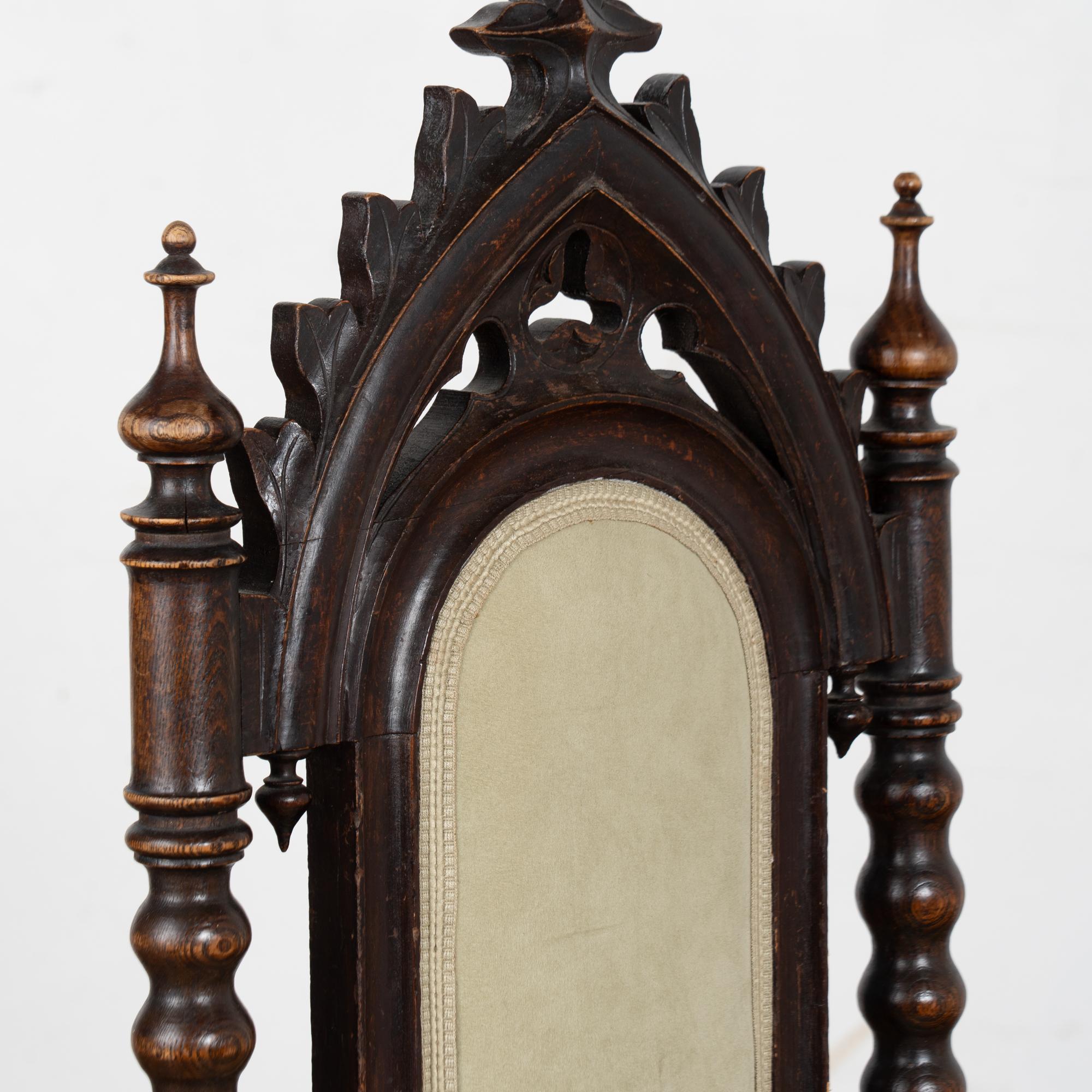 Set di 12 sedie da pranzo gotiche in Oak del XX secolo, Svezia in vendita 4