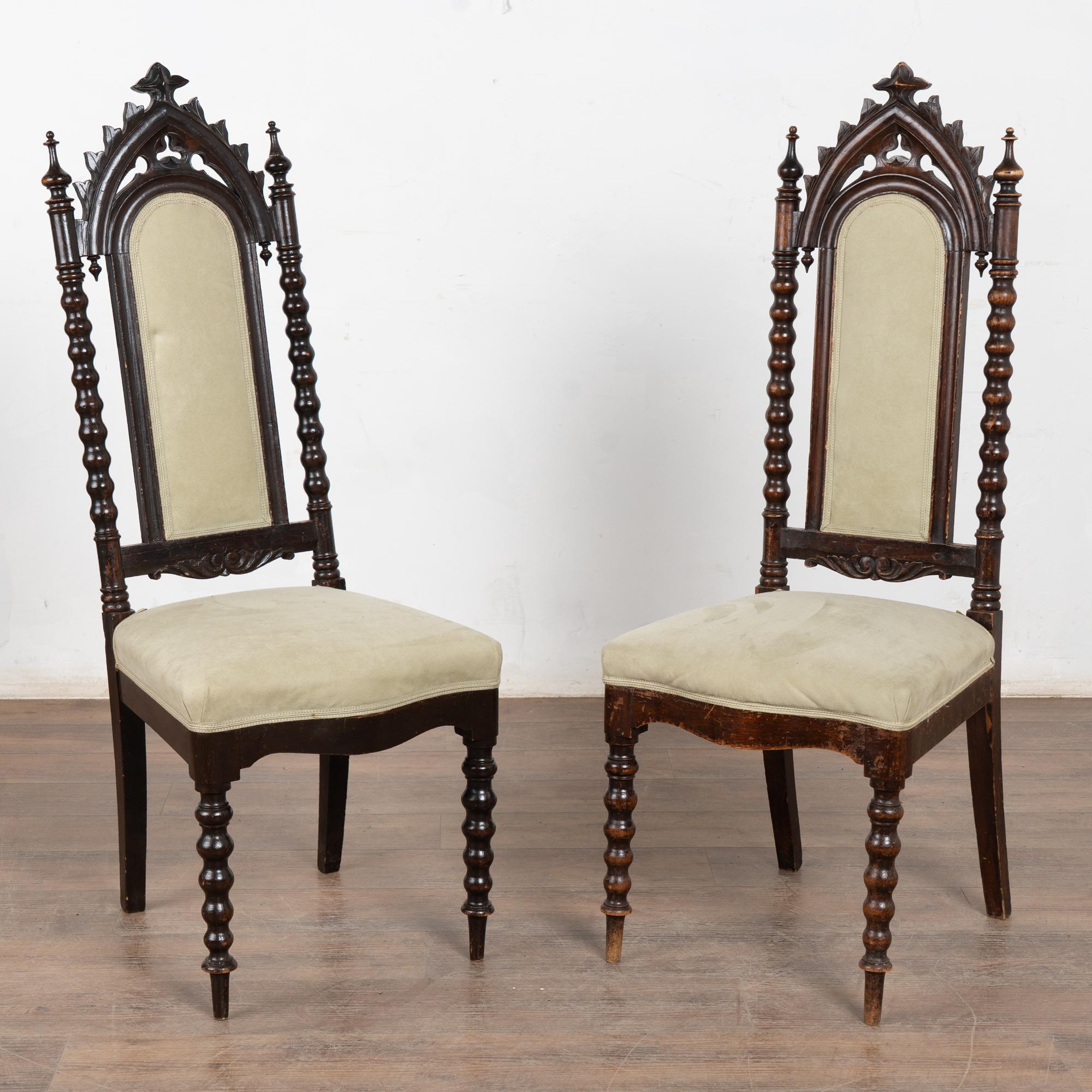 Set di 12 sedie da pranzo gotiche in Oak del XX secolo, Svezia in vendita 7