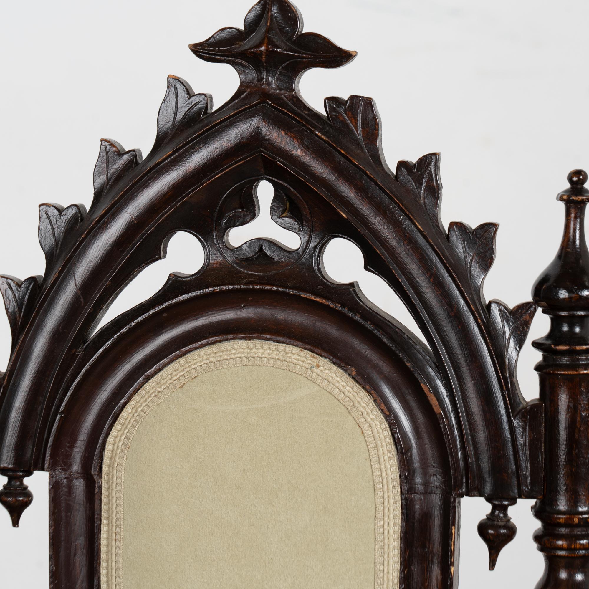 Svedese Set di 12 sedie da pranzo gotiche in Oak del XX secolo, Svezia in vendita