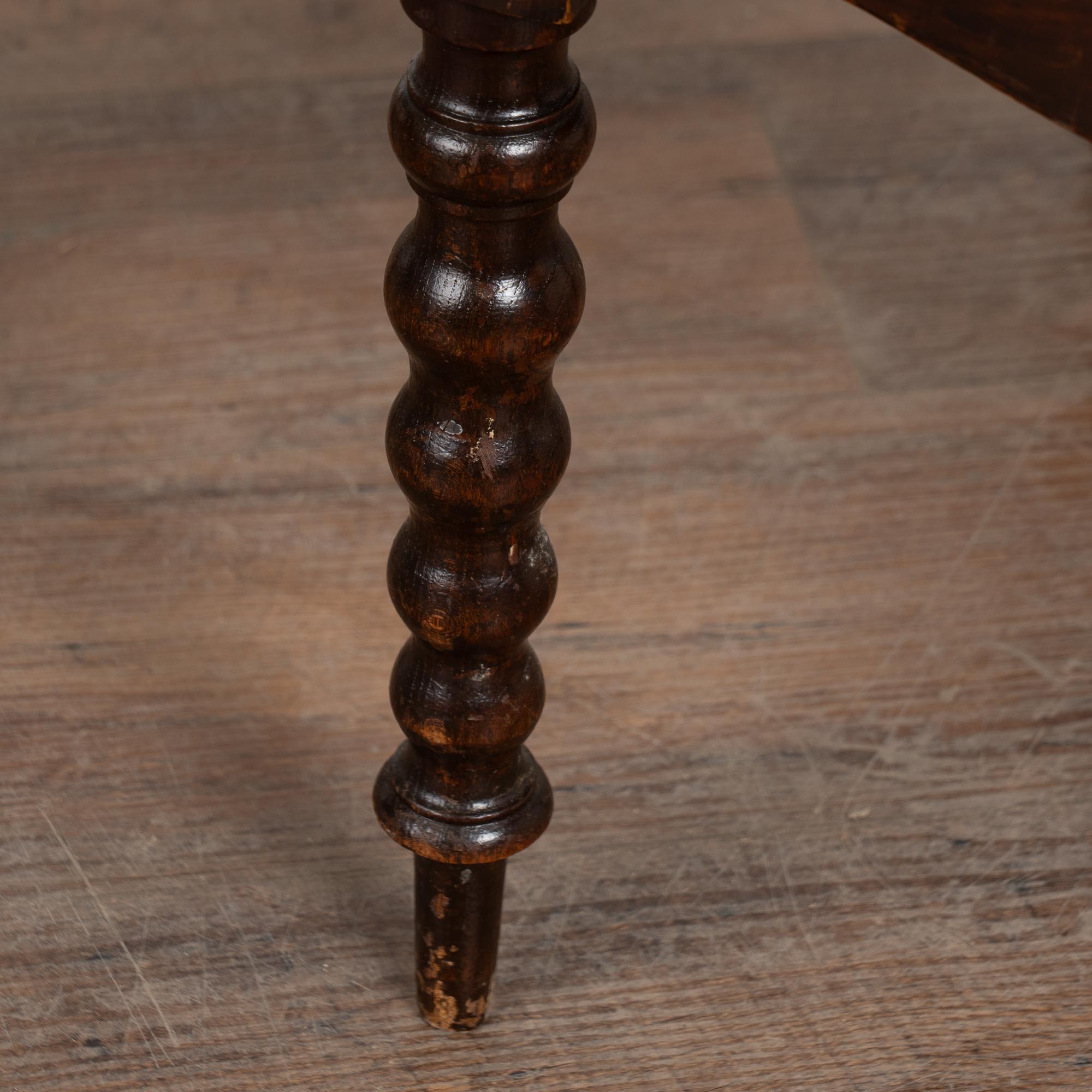 Quercia Set di 12 sedie da pranzo gotiche in Oak del XX secolo, Svezia in vendita