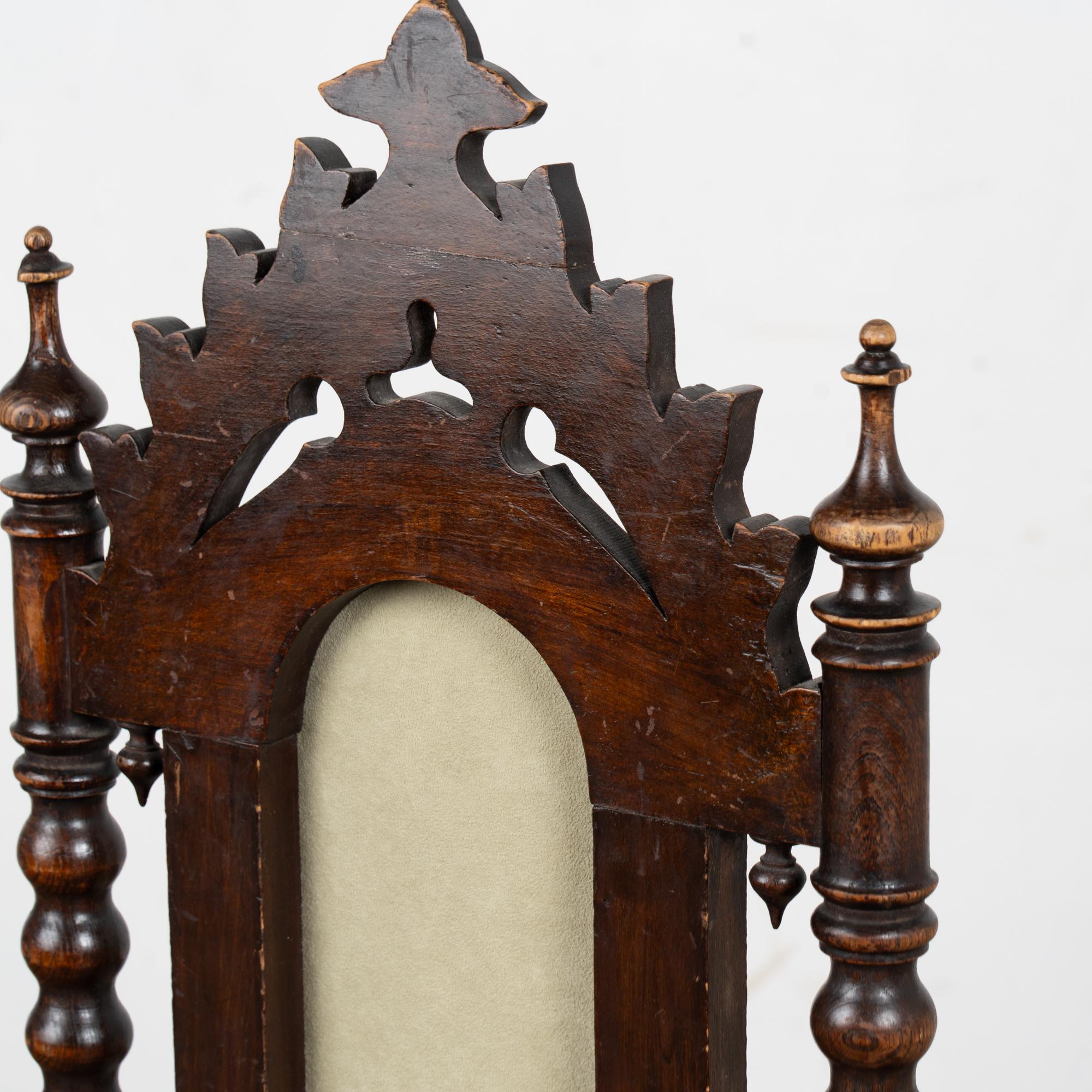 Set di 12 sedie da pranzo gotiche in Oak del XX secolo, Svezia in vendita 2