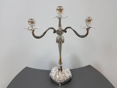 Set di tre candelabri italiani a tre luci in argento in stile barocco fiorito