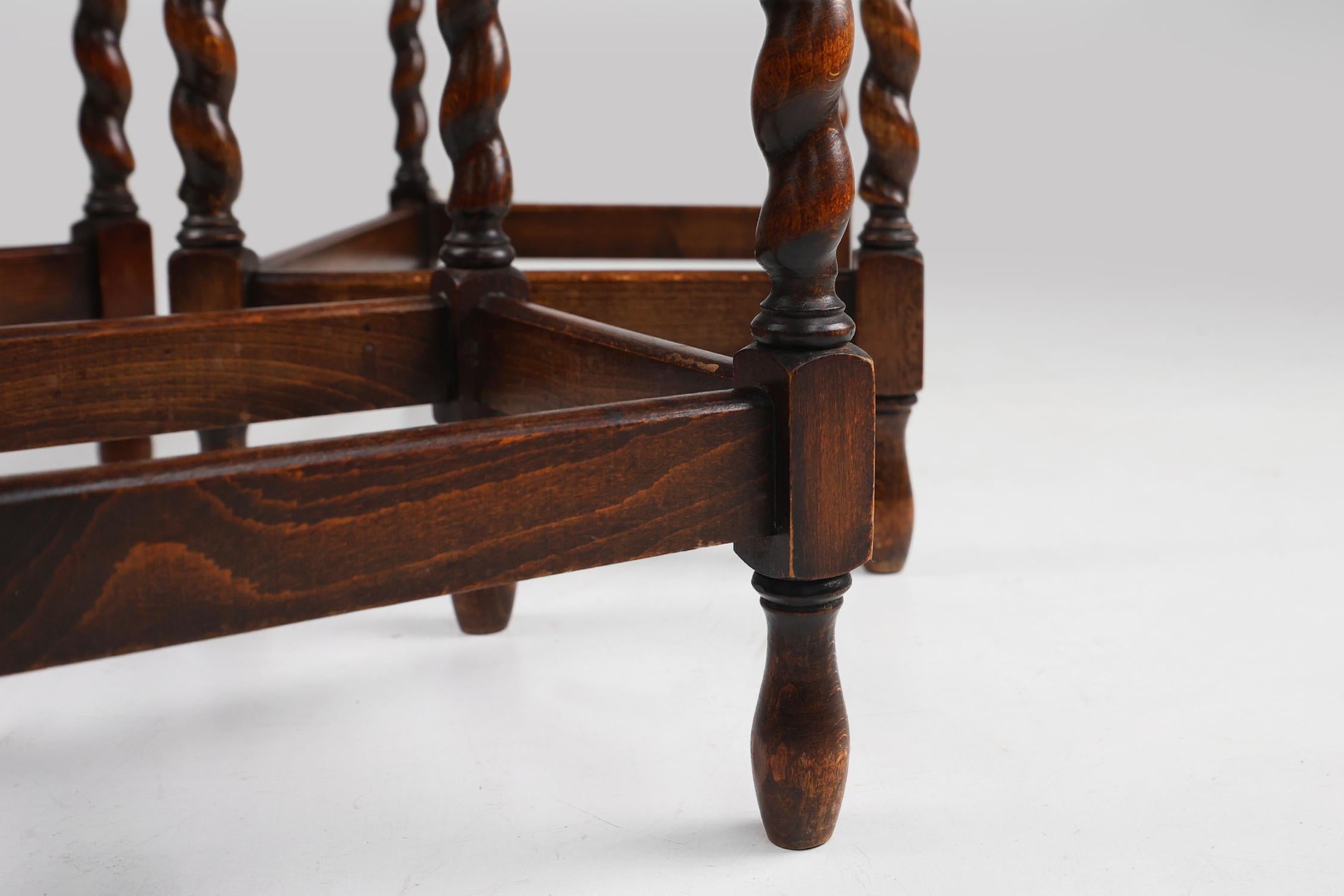 20th Century set of 3 oak and rattan nesting tables For Sale 1