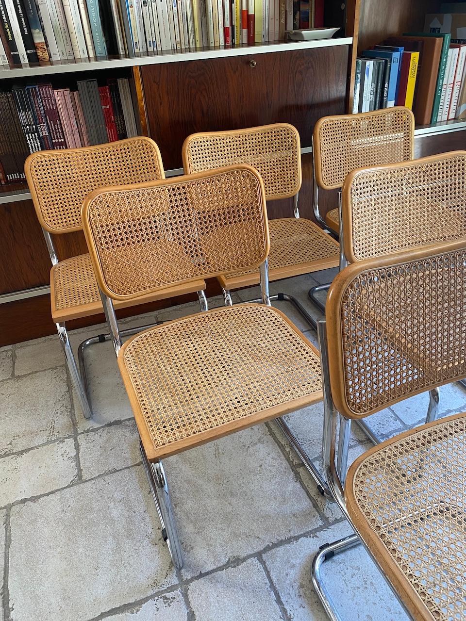 Set of six chairs in varnished blond beech. Seat and back upholstered in blond cane fixed to a tubular structure of round section in chromed and folded steel. Italian work made in the 1980s. Dimensions: H 82 X L 47X P 43 cm.