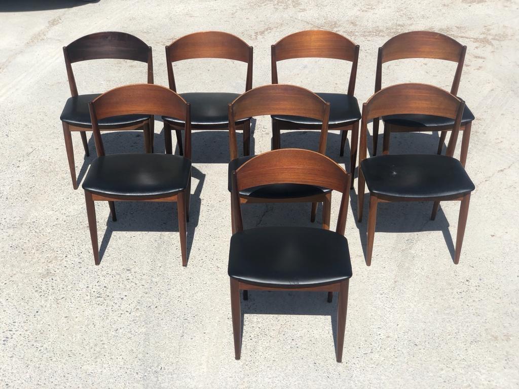 Set of 8 teak chairs, black leatherette seats by Jydsk for Mobelindustri Skanderborg Signed Denmark 1960. 
Good condition.
       