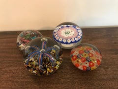 20. Jahrhundert Satz von farbigen Vintage Art Glass Paperweights