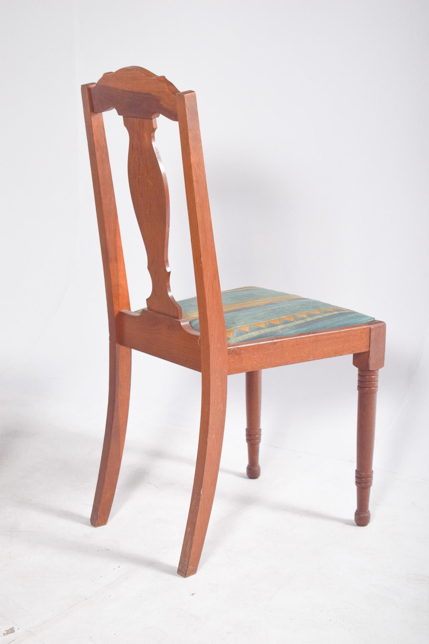 Siglo XX Conjunto de ocho sillas rústicas danesas de roble en venta 4