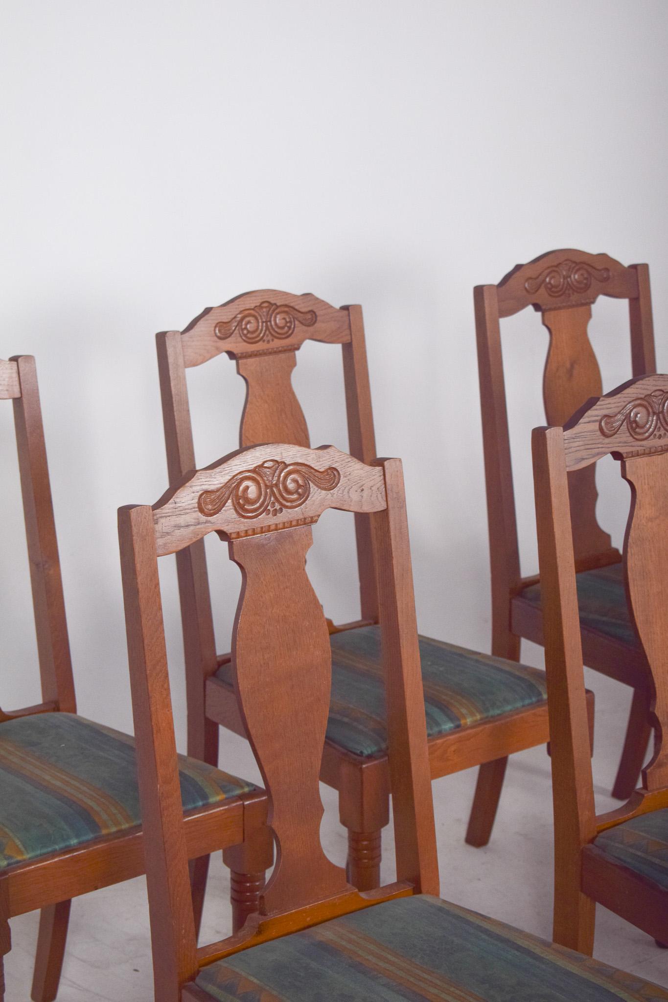 Siglo XX Conjunto de ocho sillas rústicas danesas de roble en venta 1