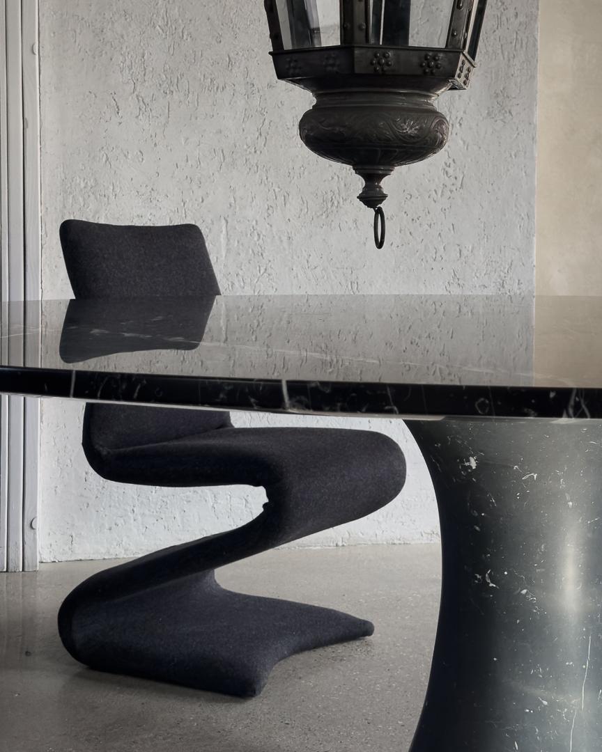 20th Century set of Iconic Z Dining Chairs Newly Upholstered in Grey Flannel (8) in vendita 6