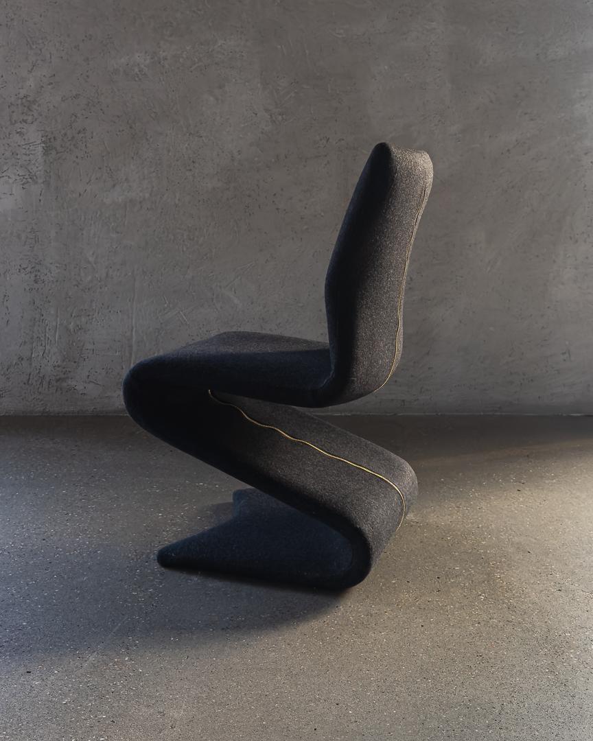 20th Century set of Iconic Z Dining Chairs Newly Upholstered in Grey Flannel (8) in vendita 4