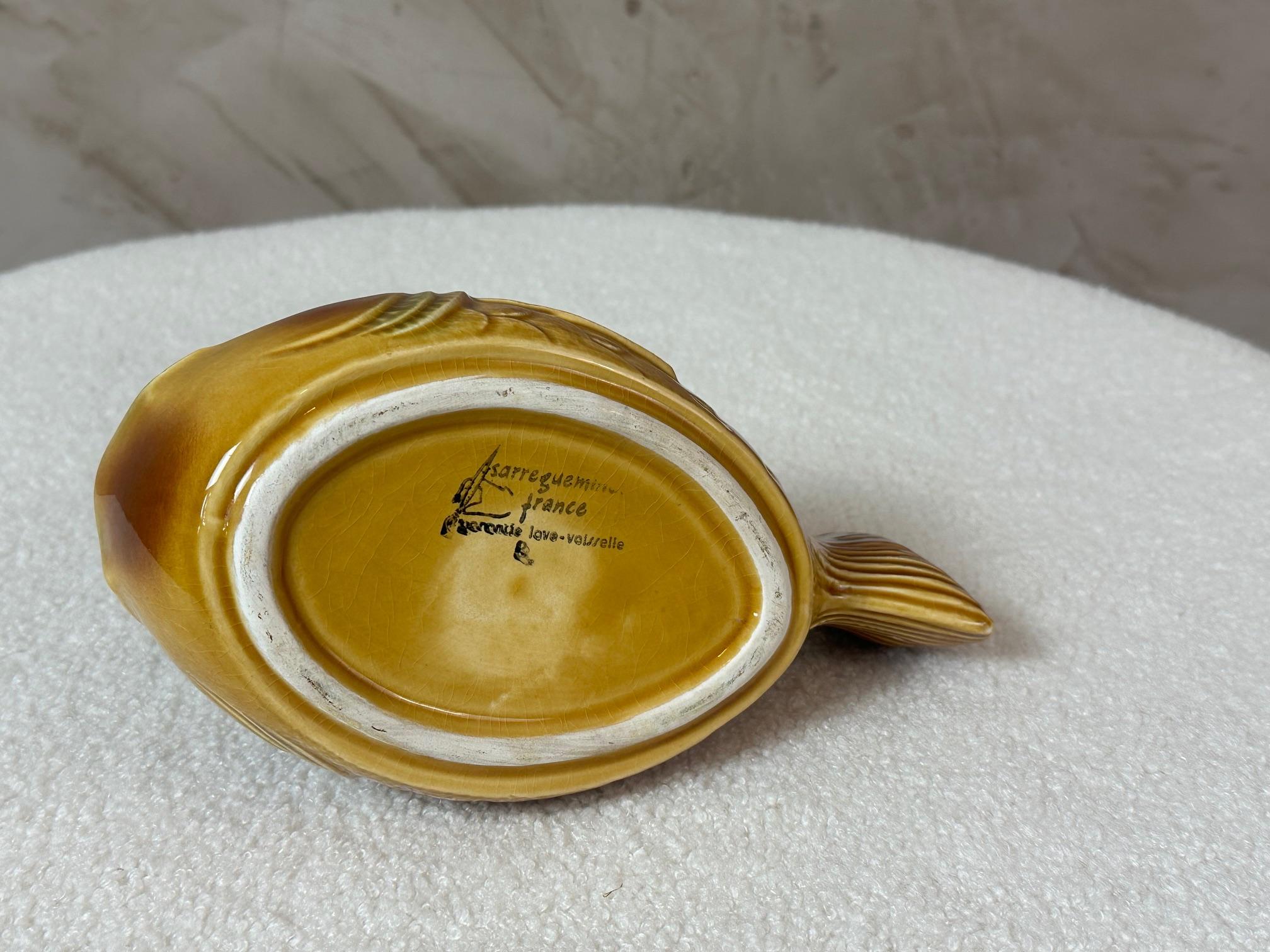 20th century Set of Sarreguemines Ceramic Fish Serveware, 1950s For Sale 7